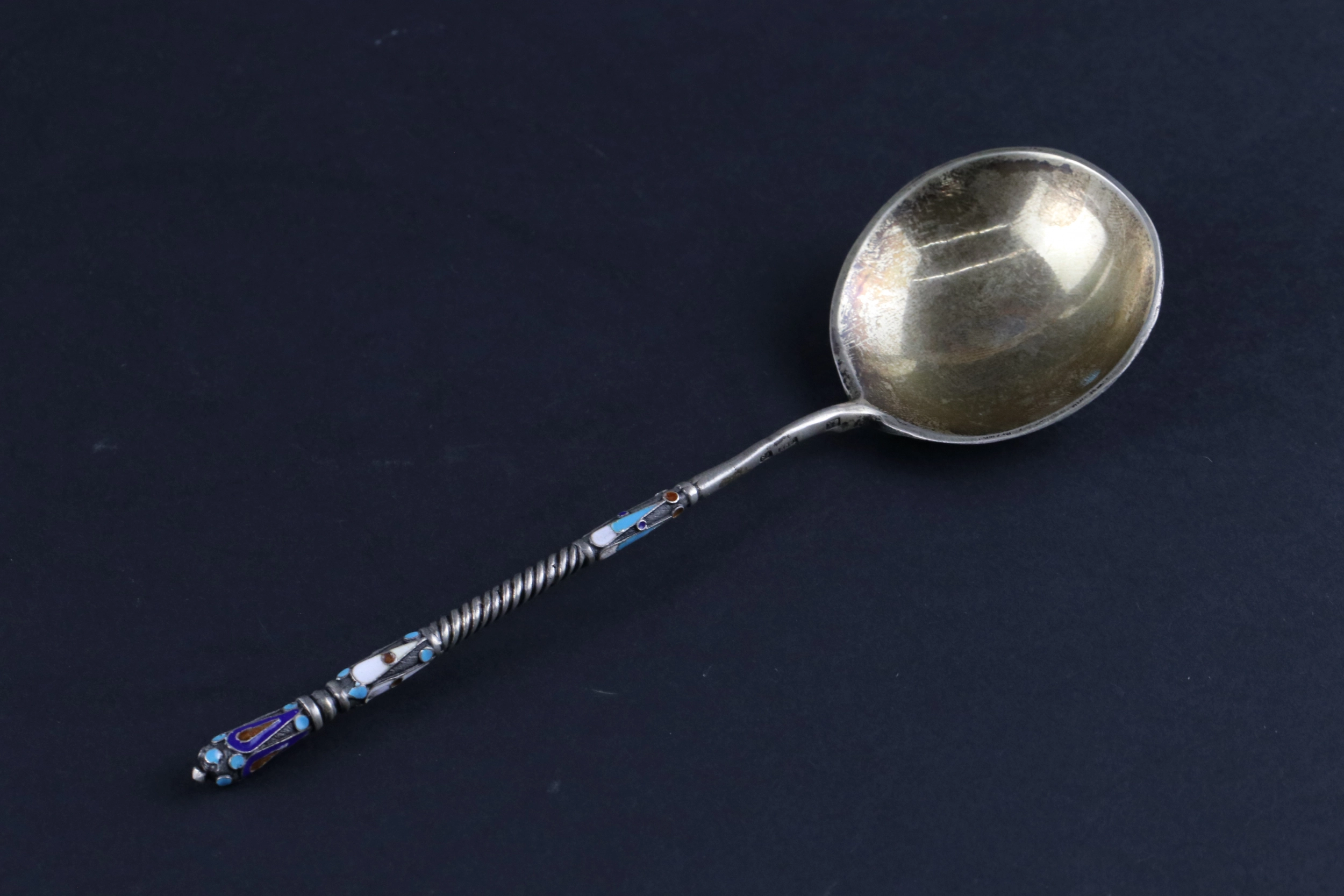 Cuillère en argent decoree email et dorure