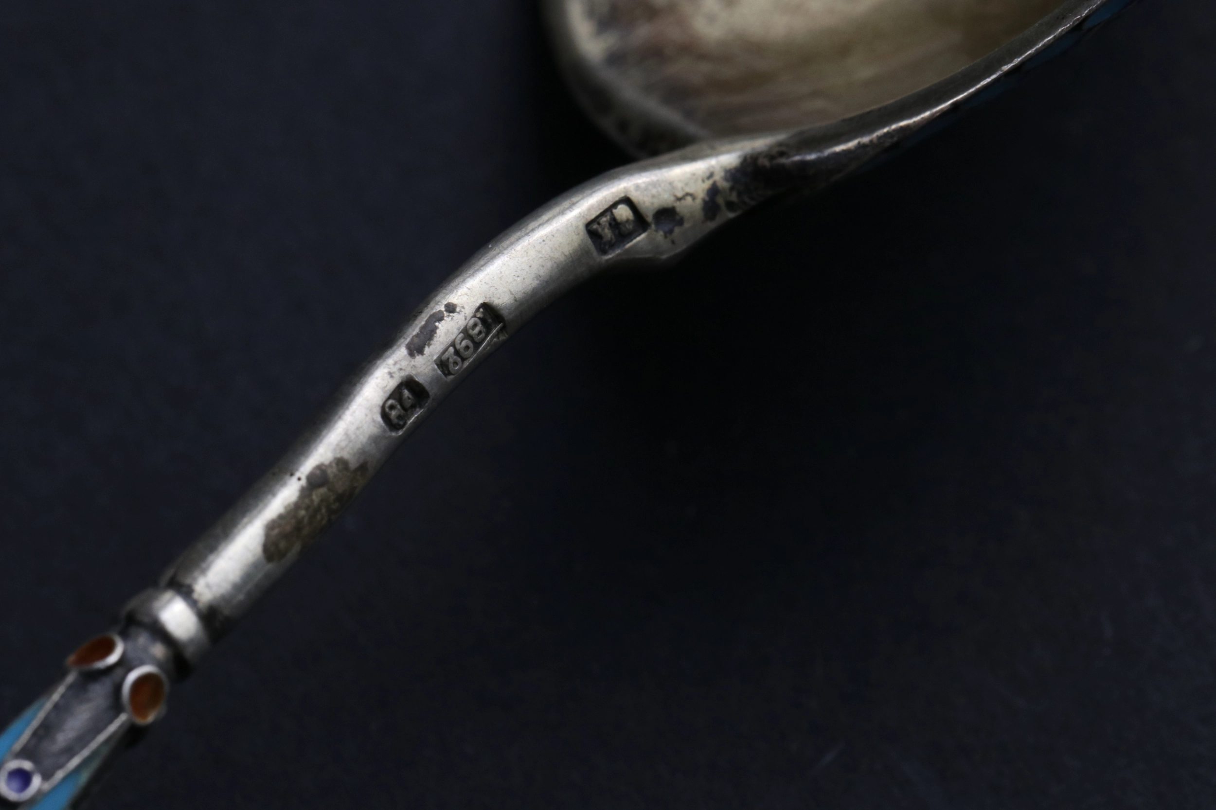 Cuillère en argent decoree email et dorure