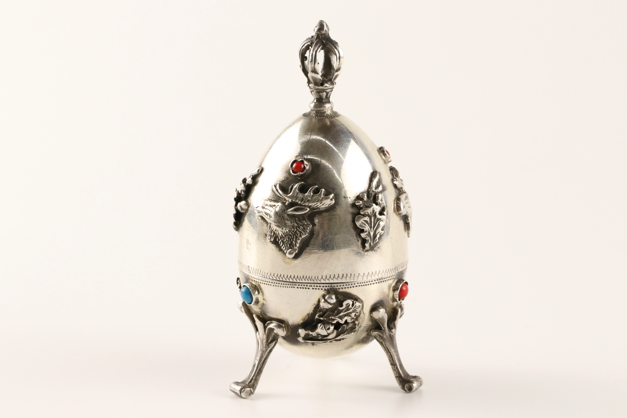 Oeuf decoratif en argent 