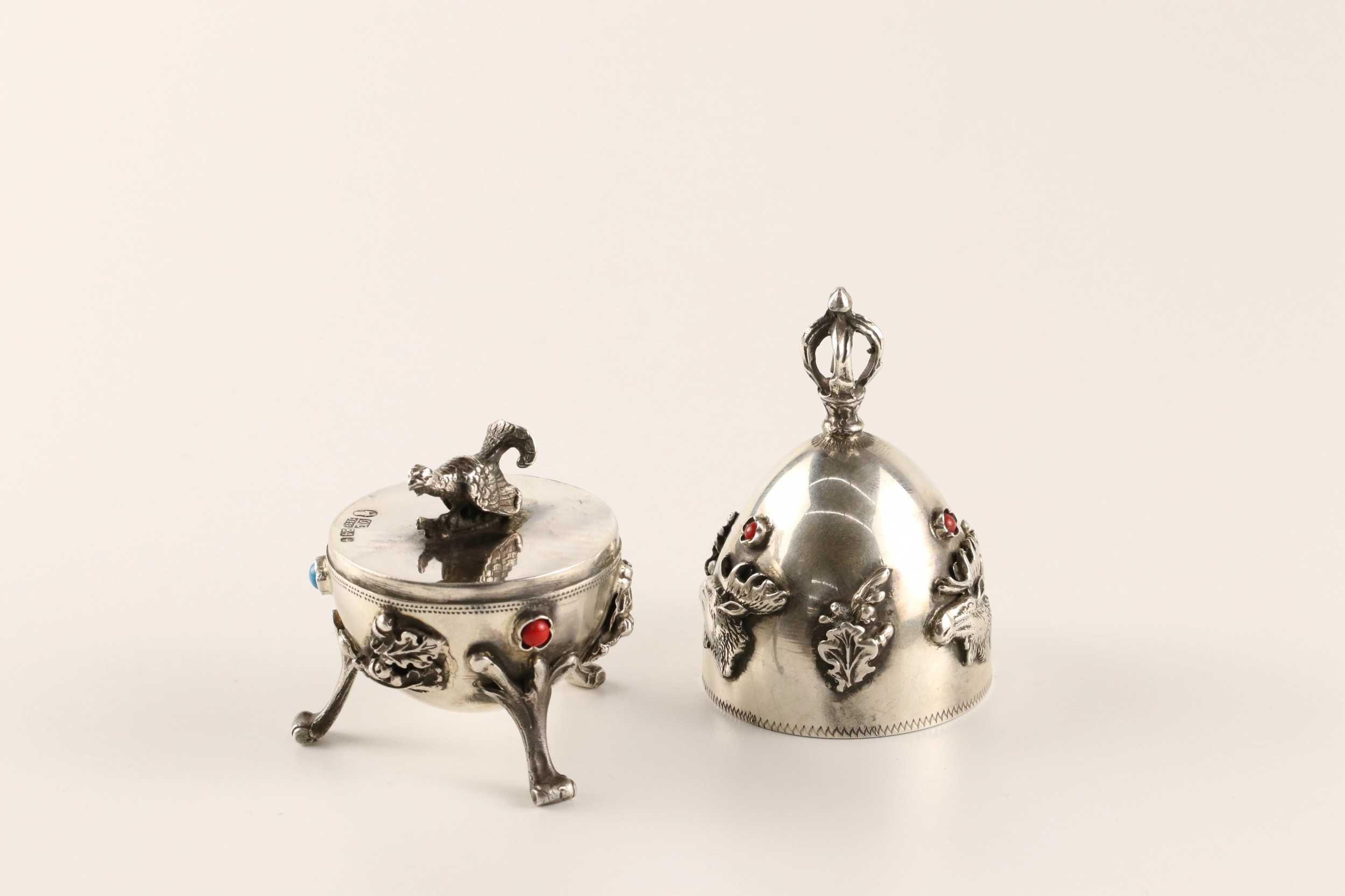 Oeuf decoratif en argent 