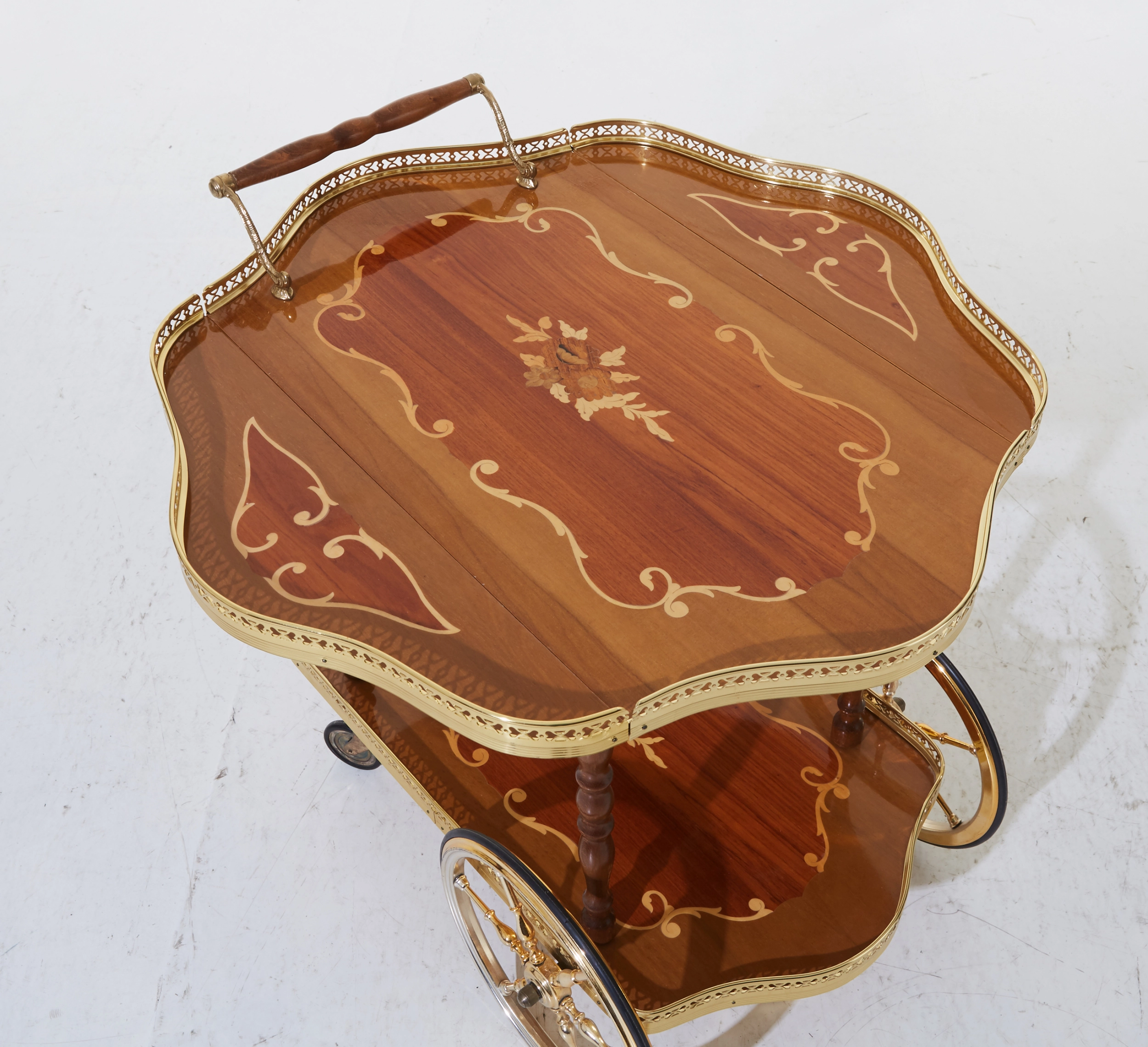 Serving table on wheels