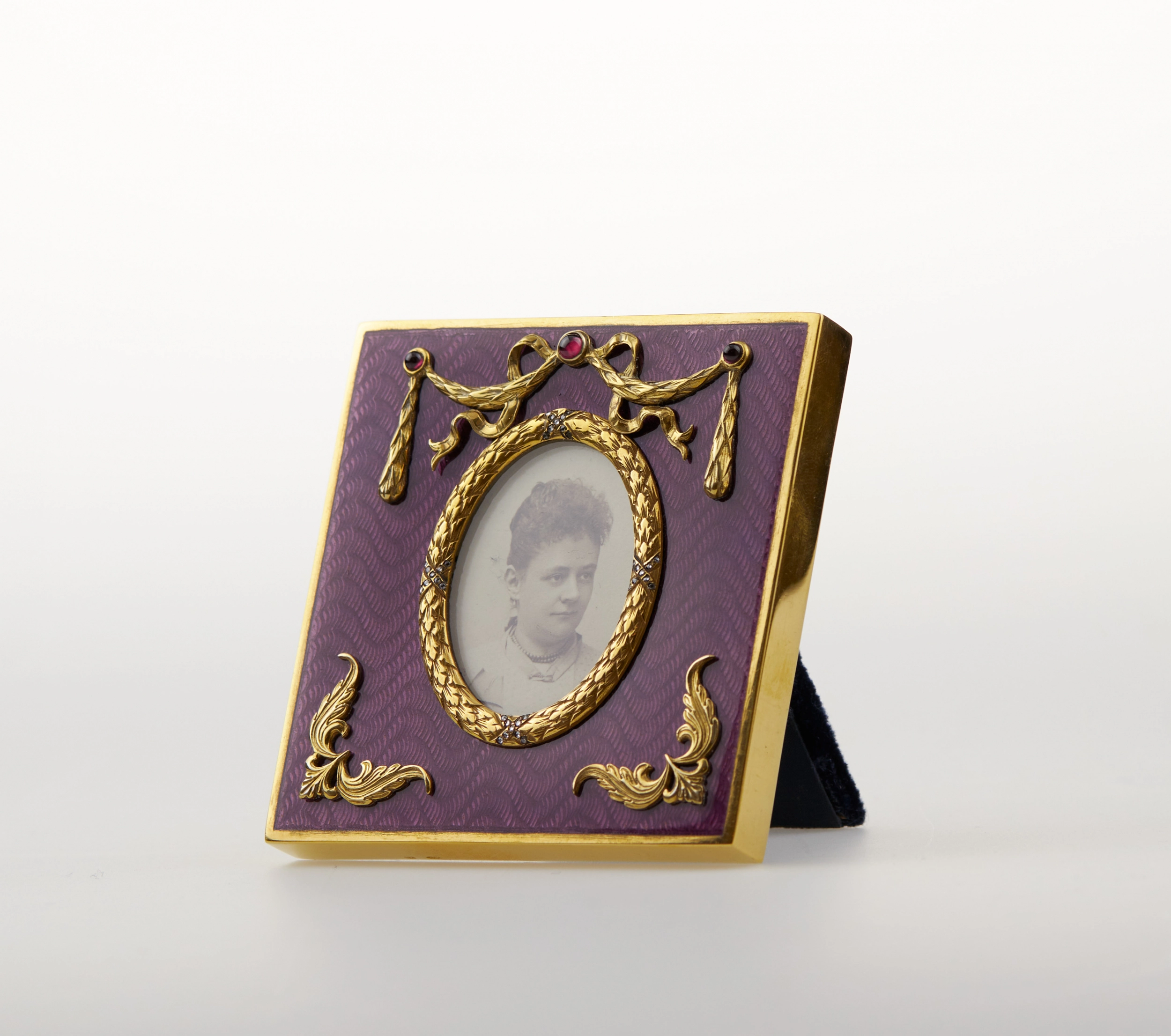 Cadre photo carre en email guilloche en argent dore.