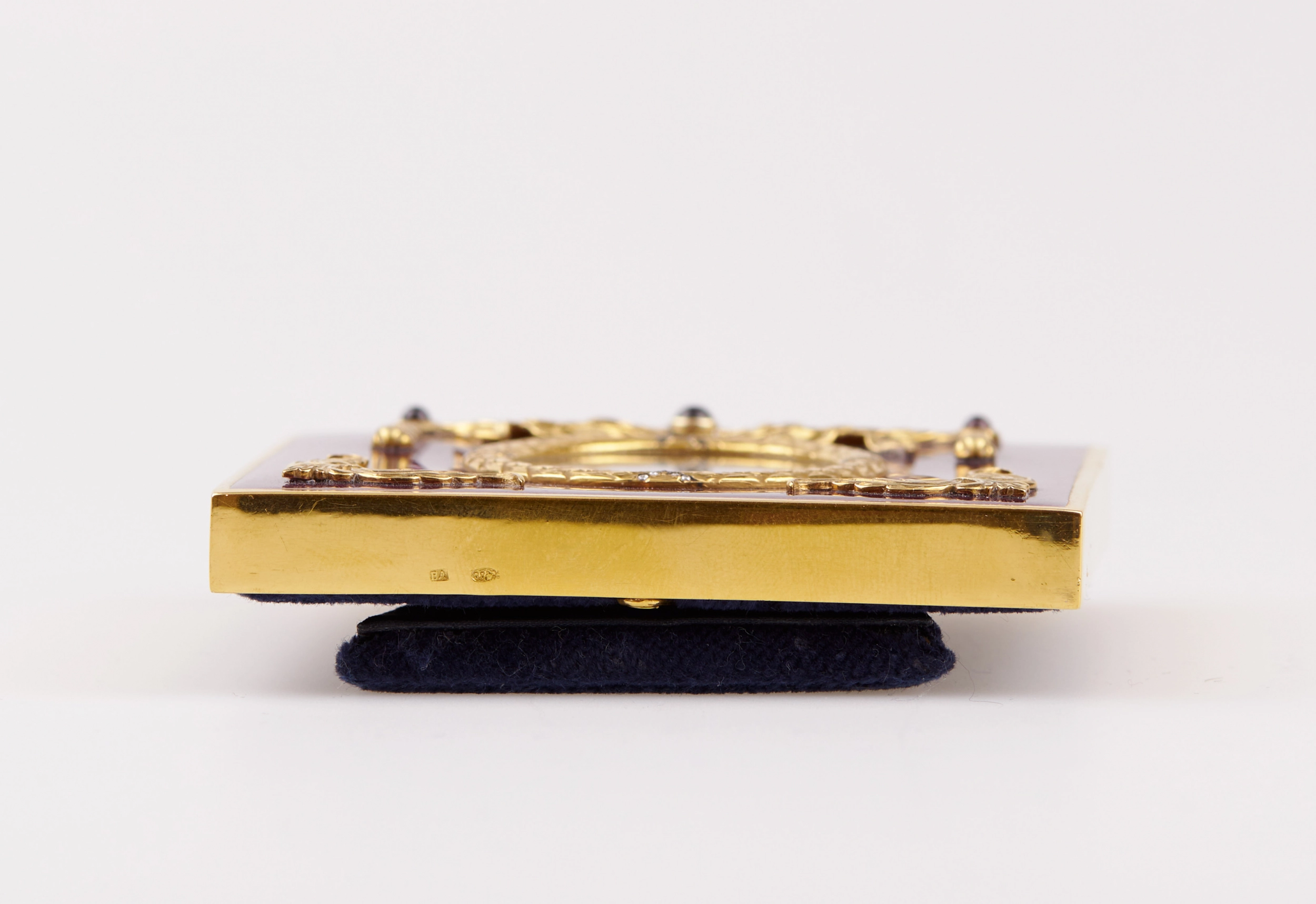 Cadre photo carre en email guilloche en argent dore.