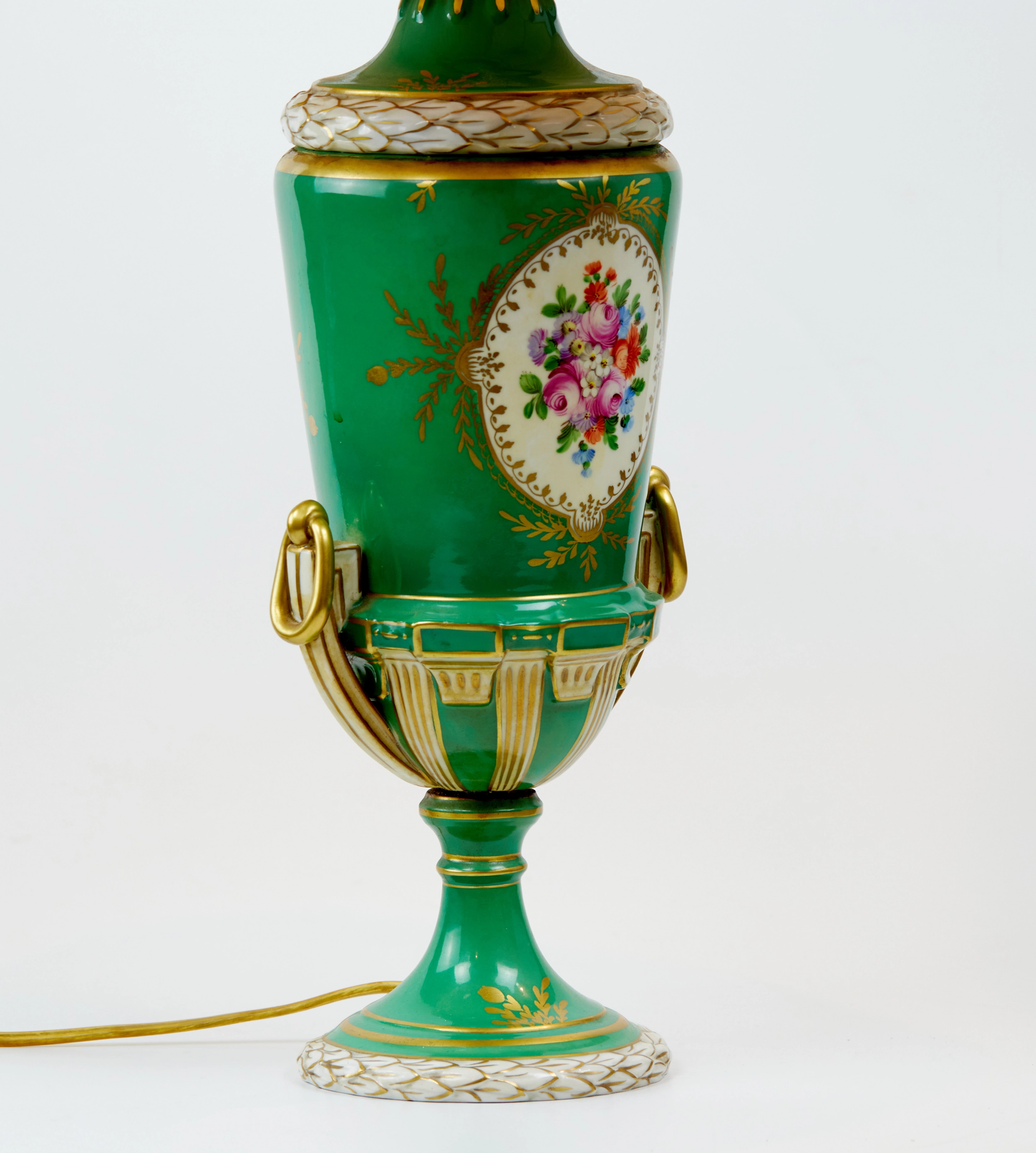 Lampe de table en porcelaine. 