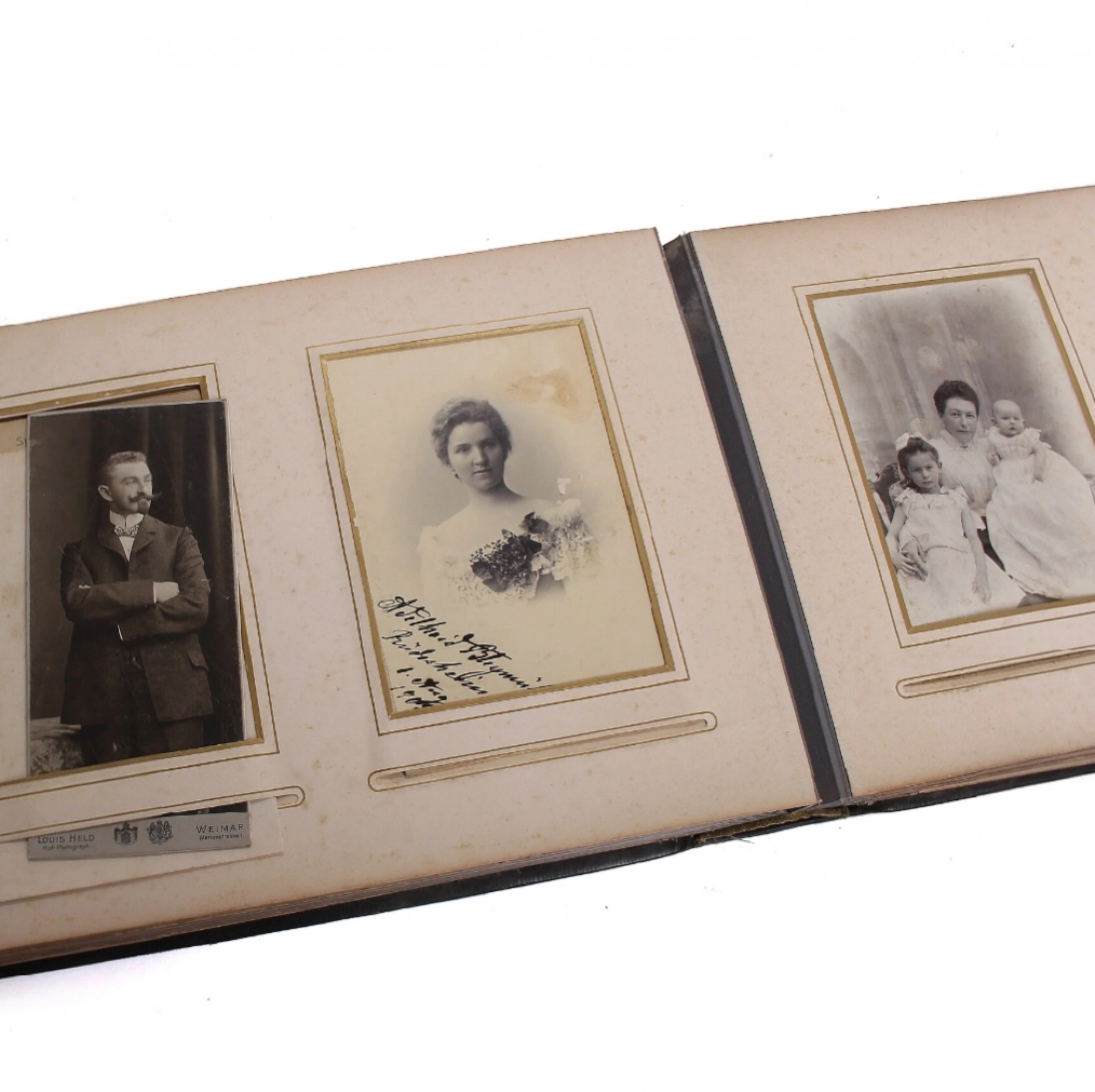 Album photo russe avec incrustations dargent. 