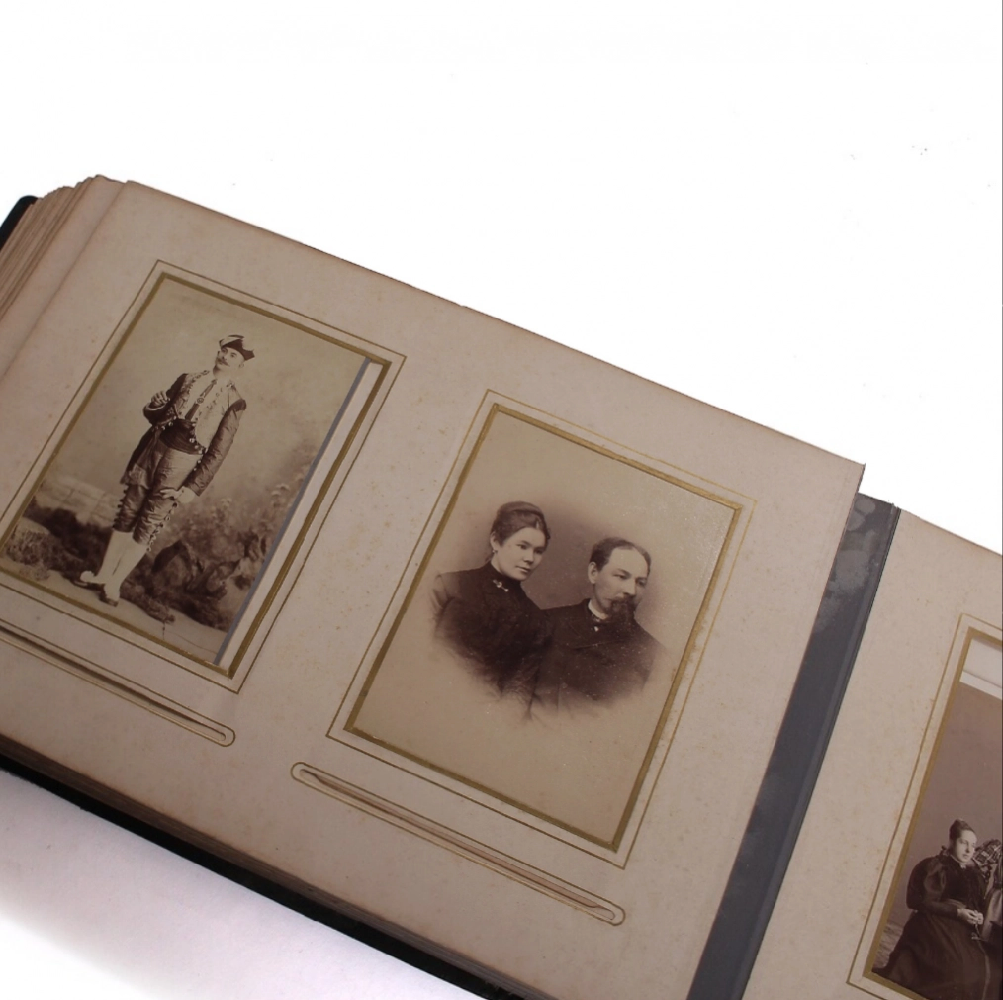 Album photo russe avec incrustations dargent. 