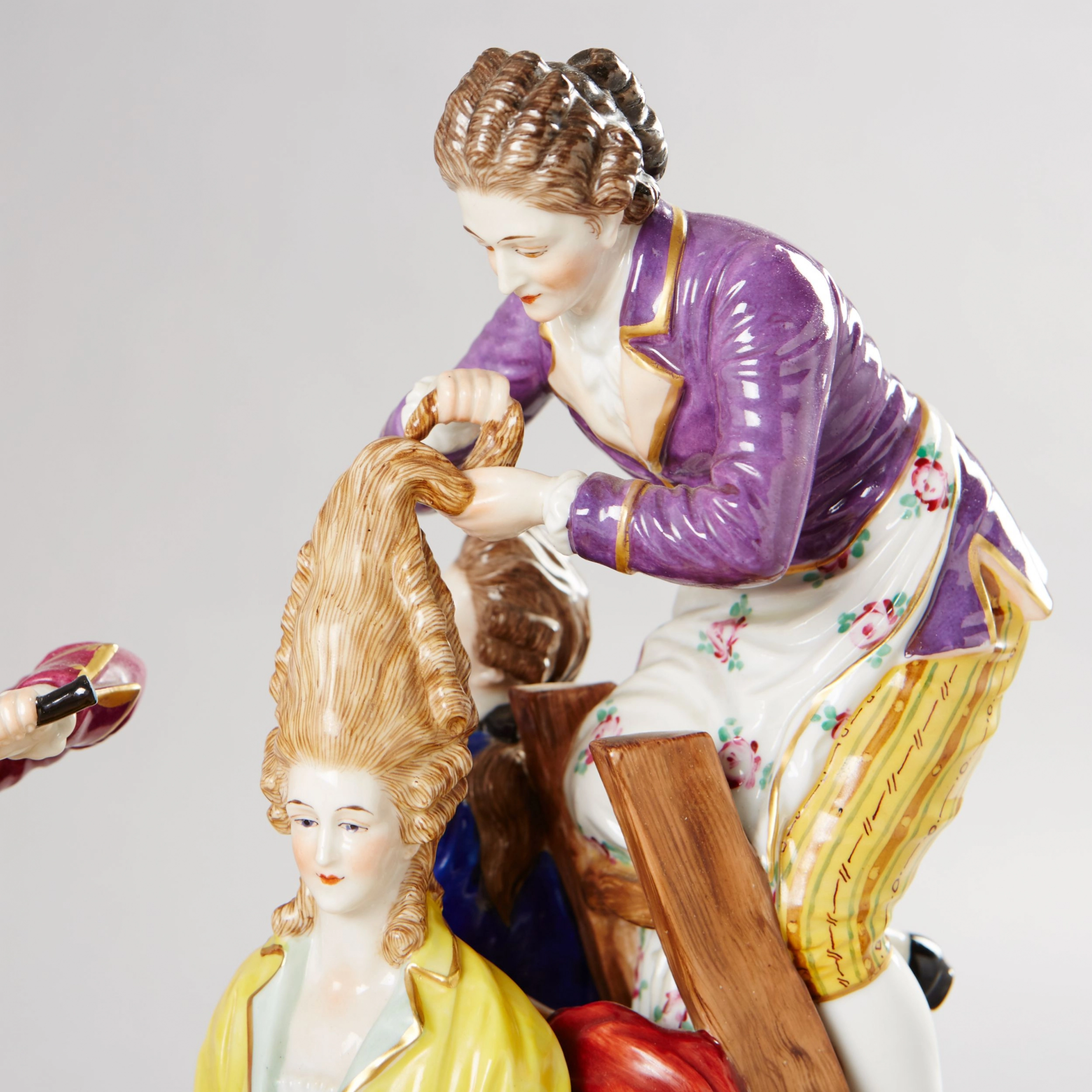 Groupe de porcelaine Coiffeur
