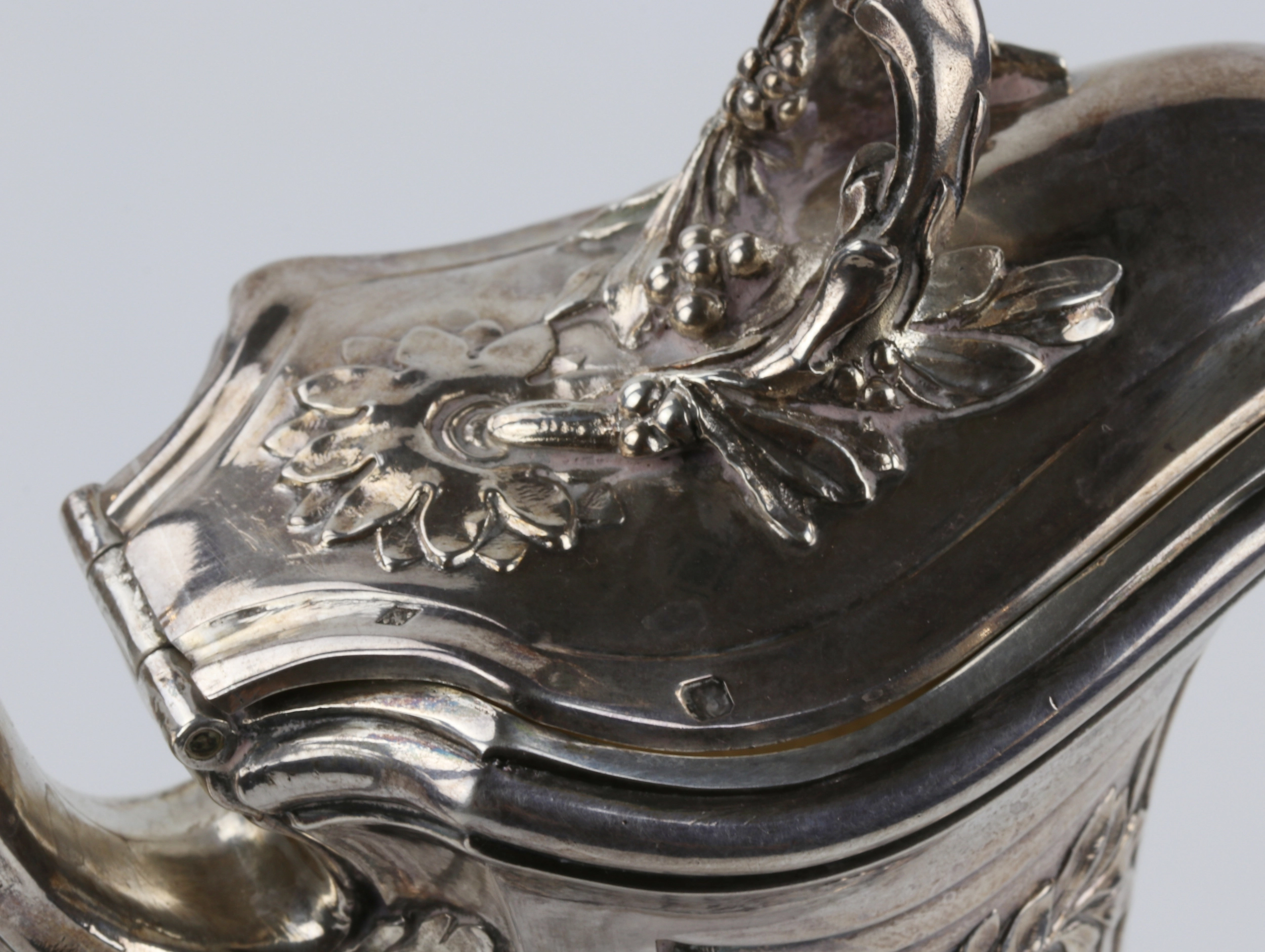 Cruche en cristal et argent. France. Le tournant des XIXe-XXe siècles.