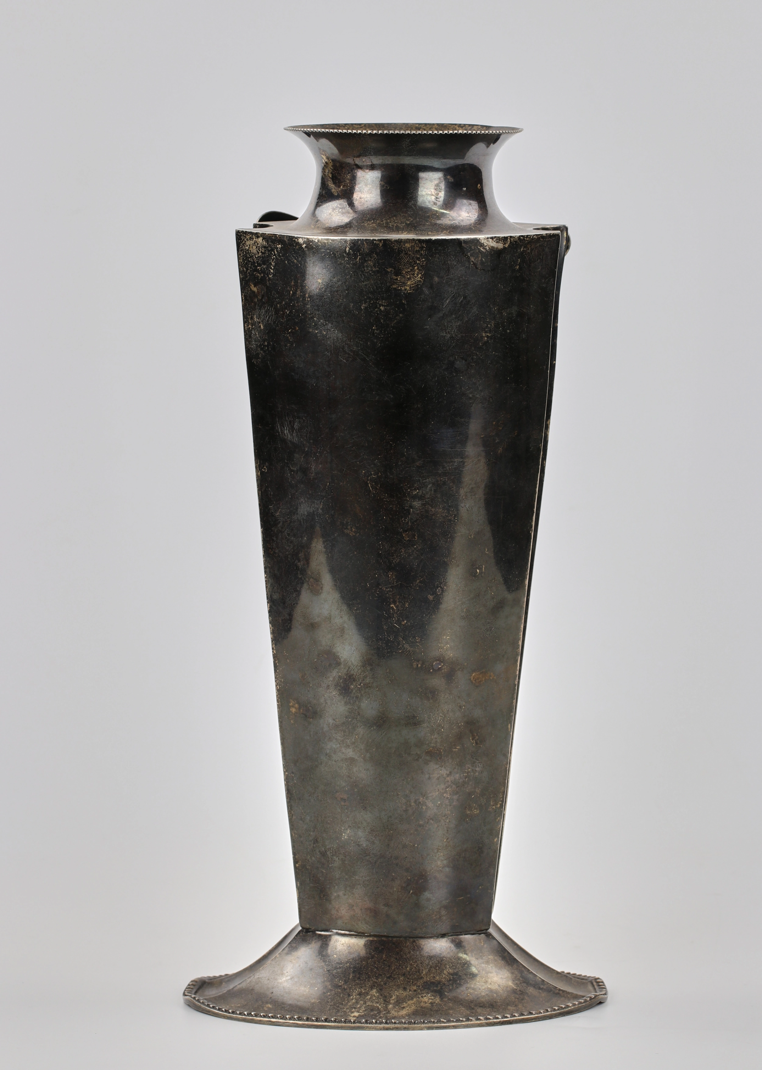 Vase en argent 