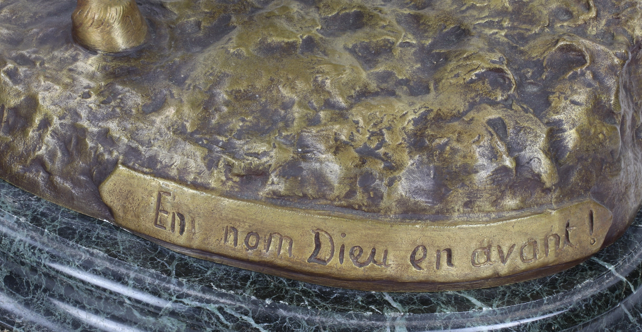 Bronze heroïque dun chevalier equestre. 