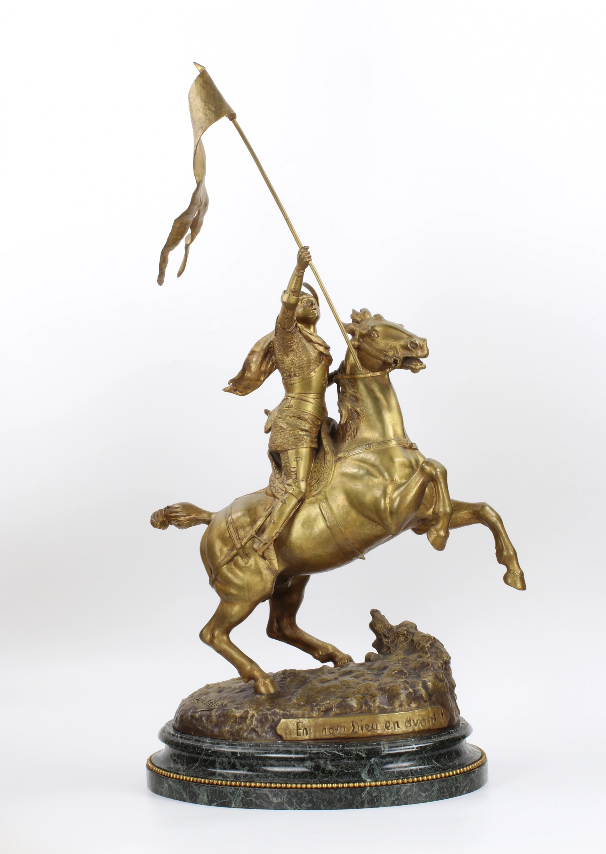 Bronze heroïque dun chevalier equestre. 
