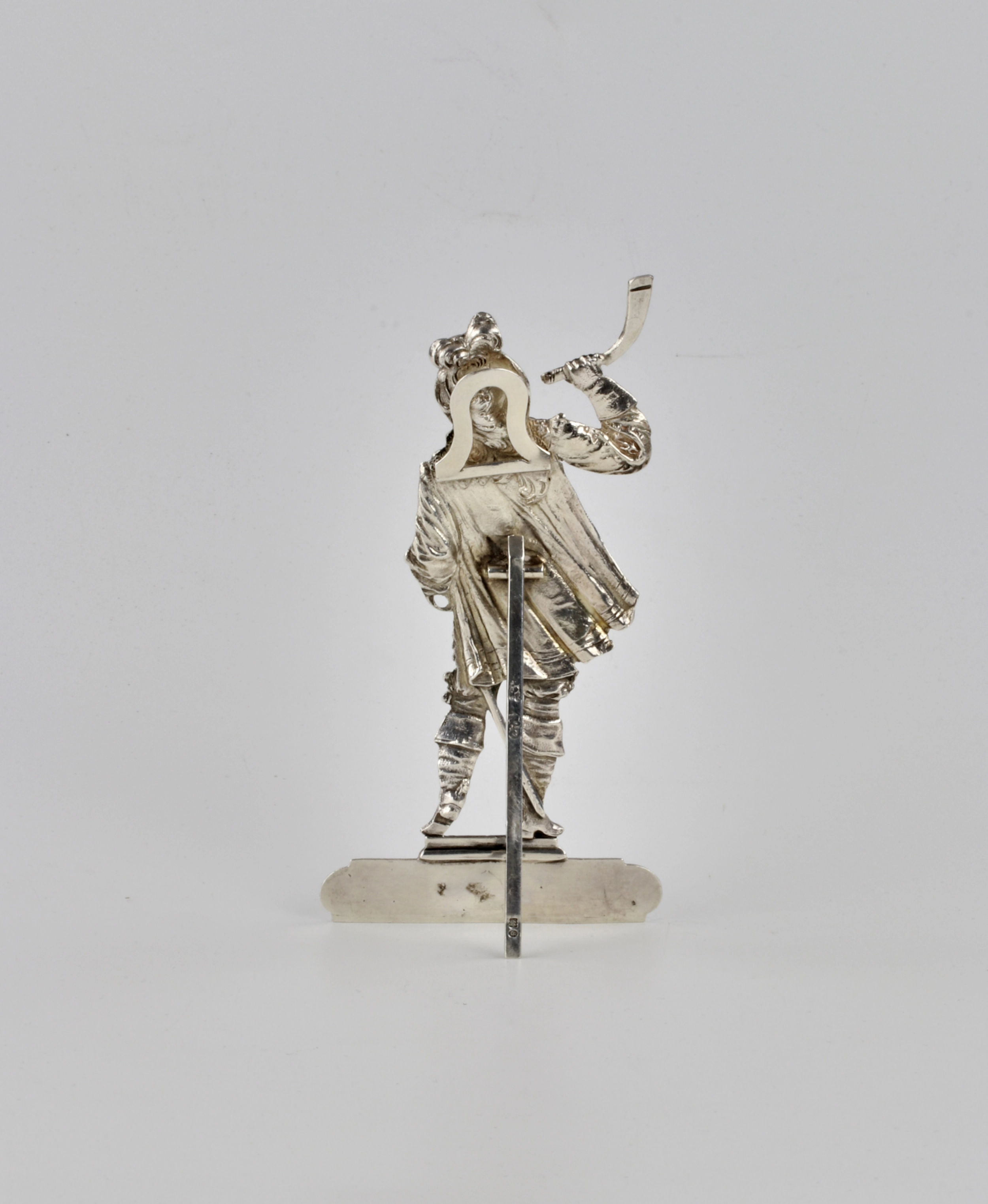 ENGLISH SILVER CARD HOLDER IN THE FORM OF A MUSKETEER. LONDON, 1896