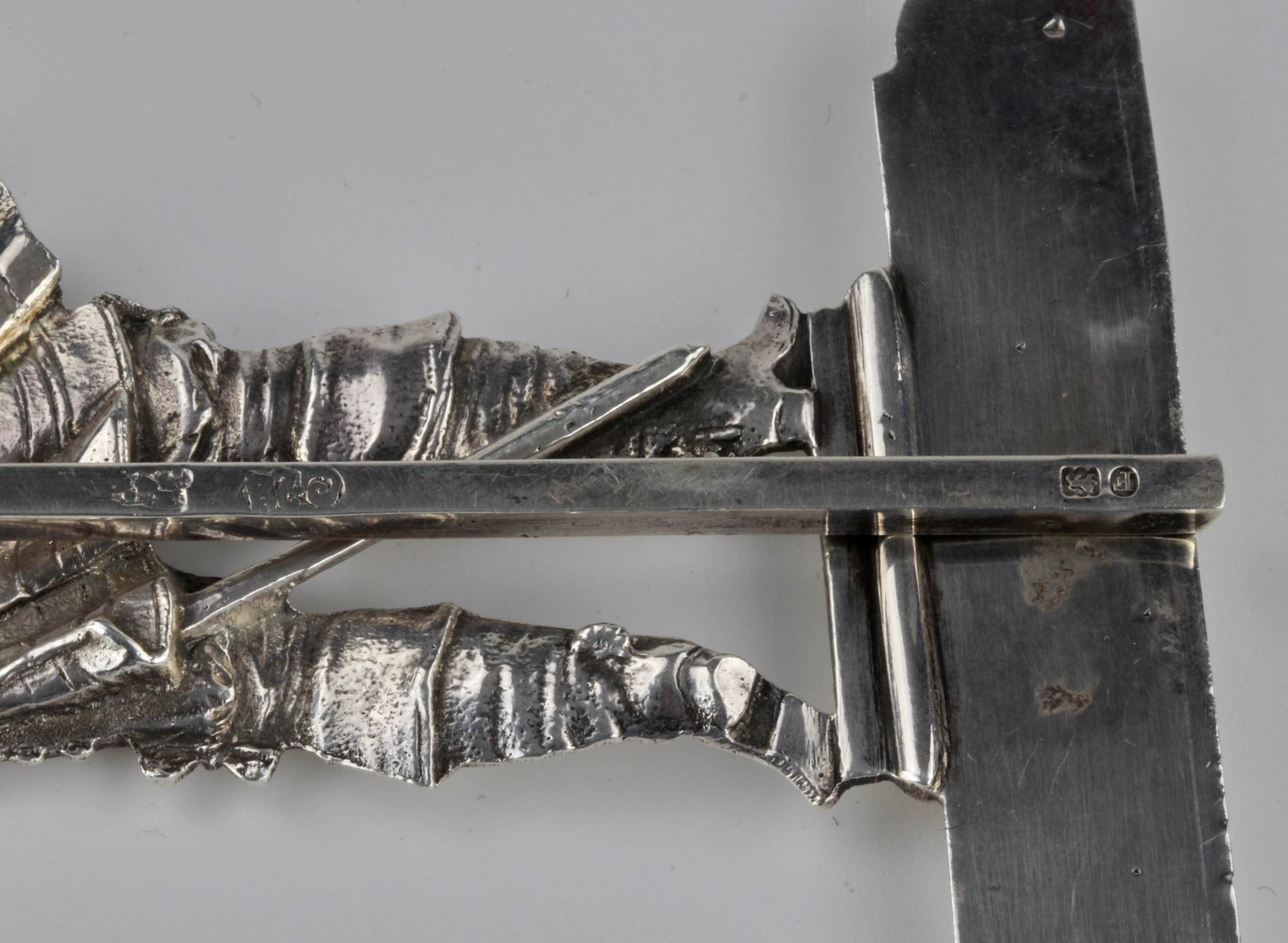 ENGLISH SILVER CARD HOLDER IN THE FORM OF A MUSKETEER. LONDON, 1896