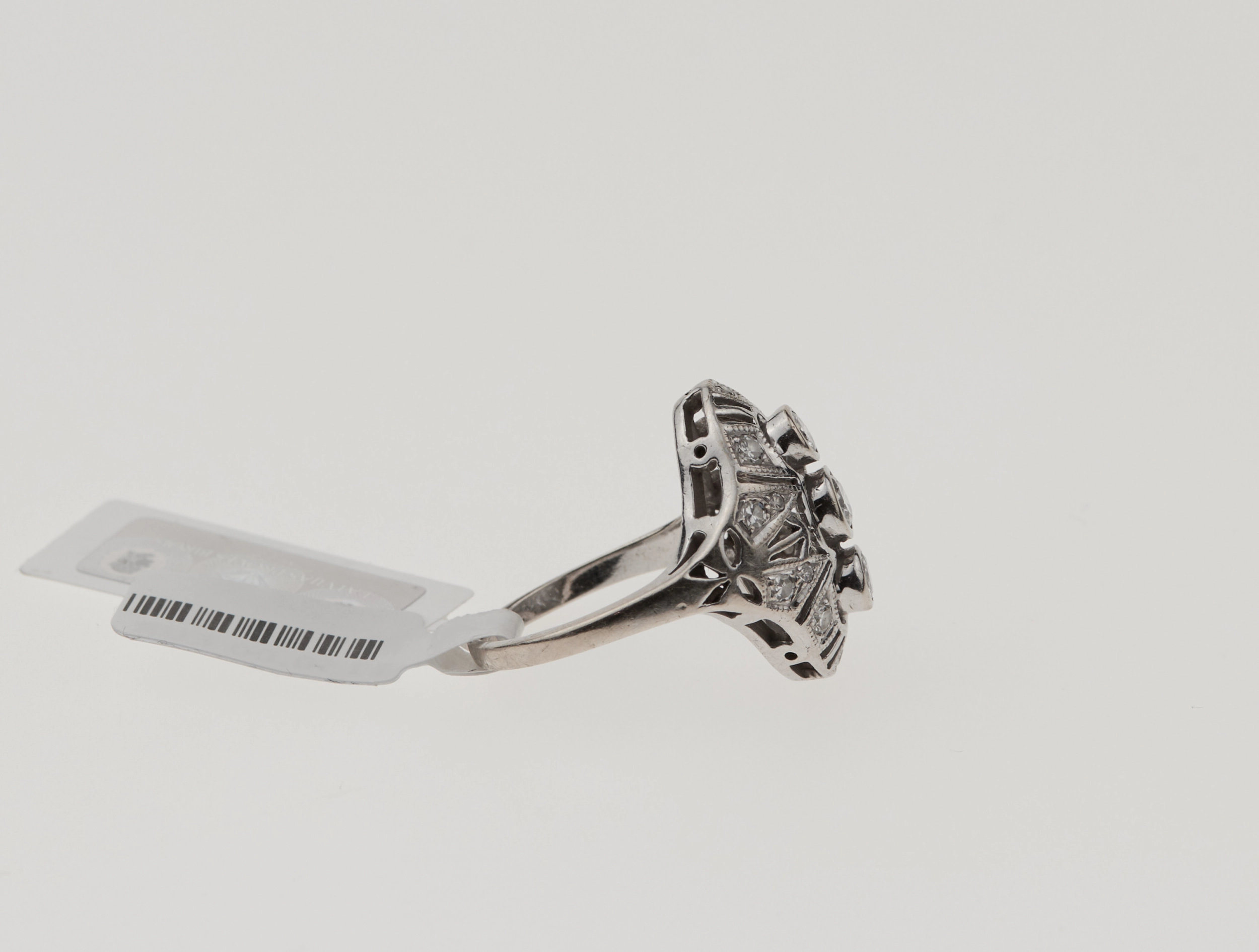 Ring with diamonds