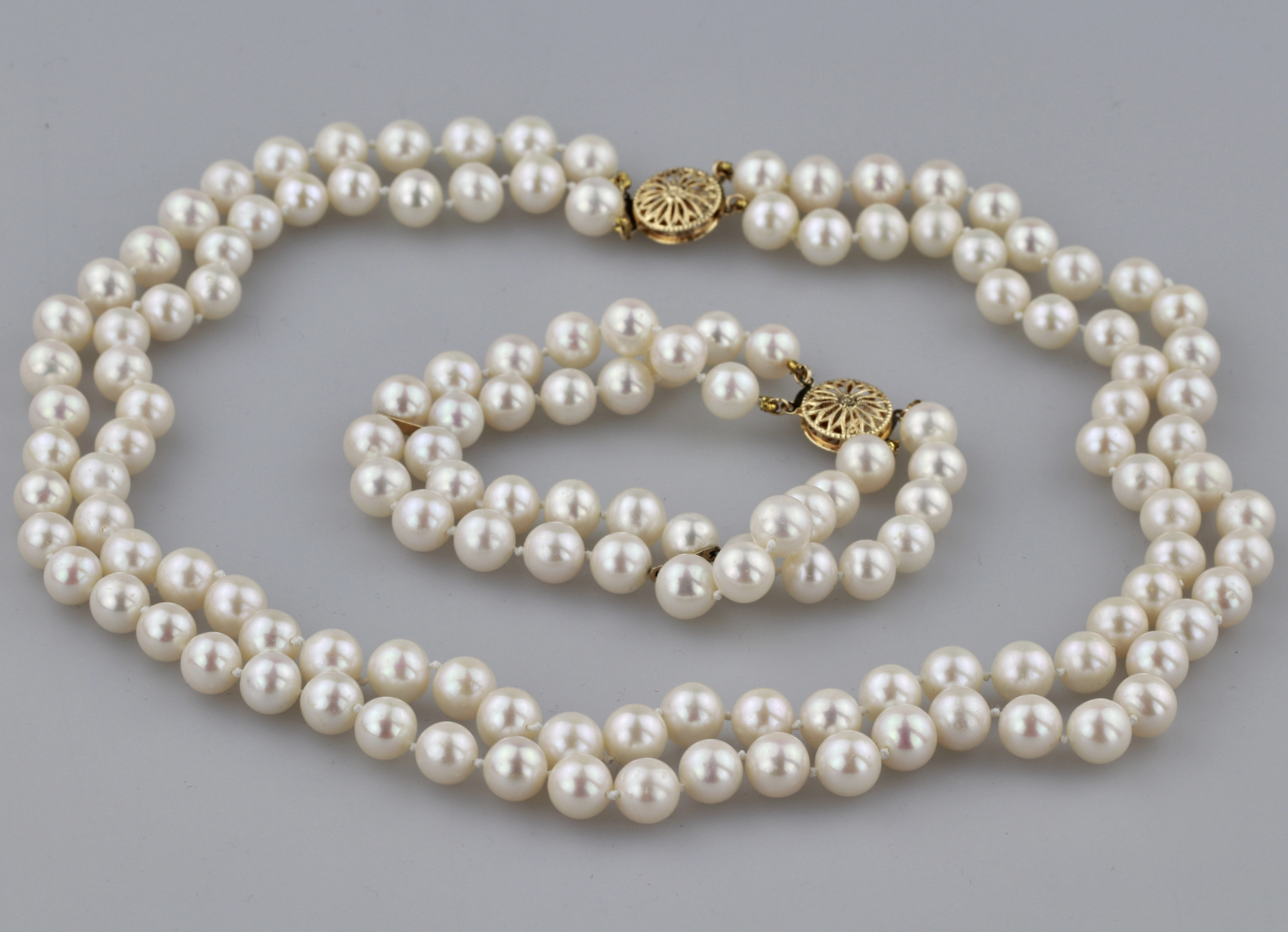 Pearl set. Bracelet, necklace. 