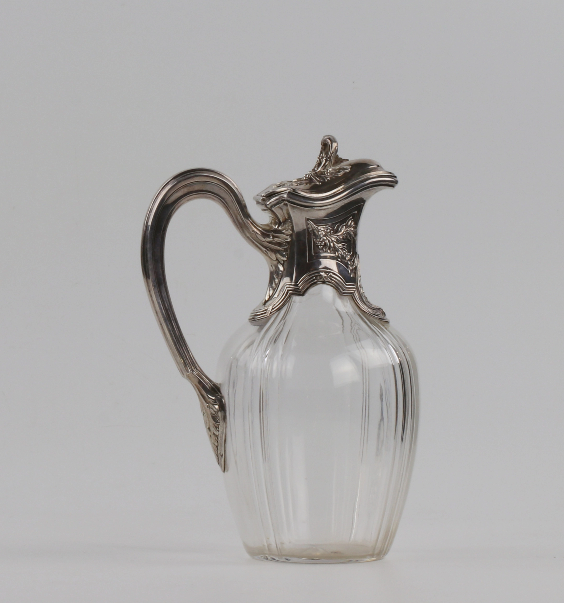 Cruche en cristal et argent. France. Le tournant des XIXe-XXe siècles.