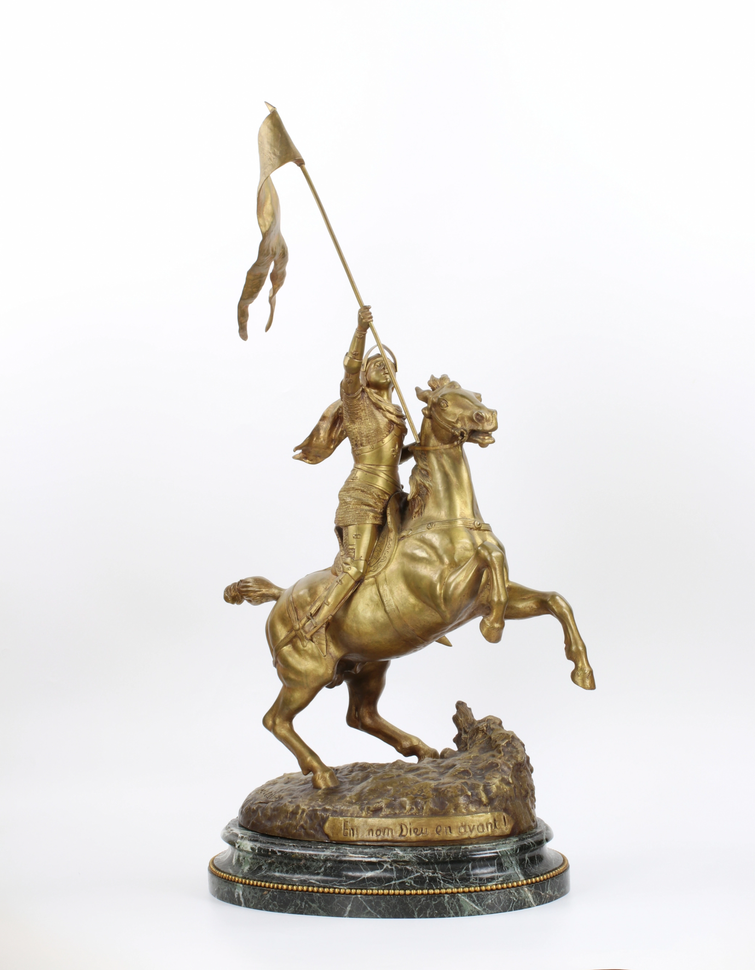 Bronze heroïque dun chevalier equestre. 