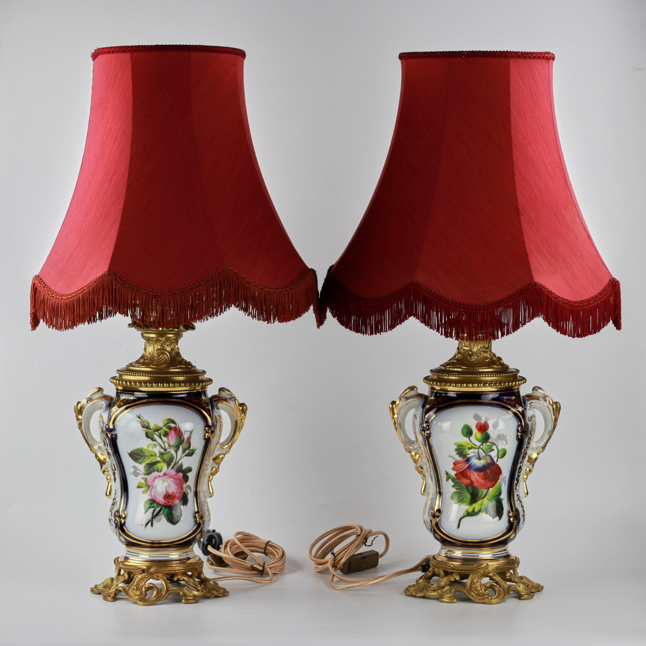 Paire de lampes en porcelaine 