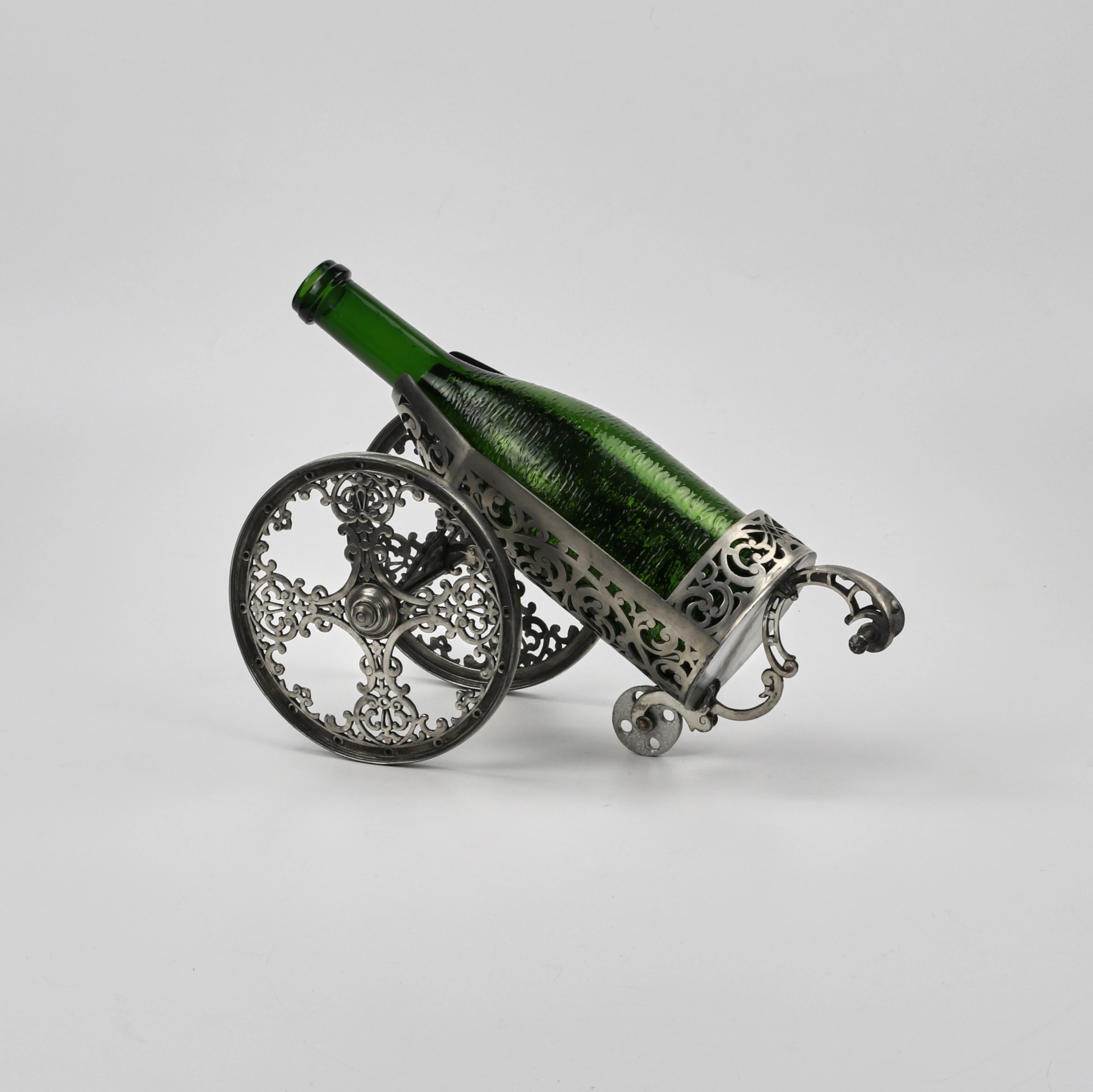 Wine bottle holder