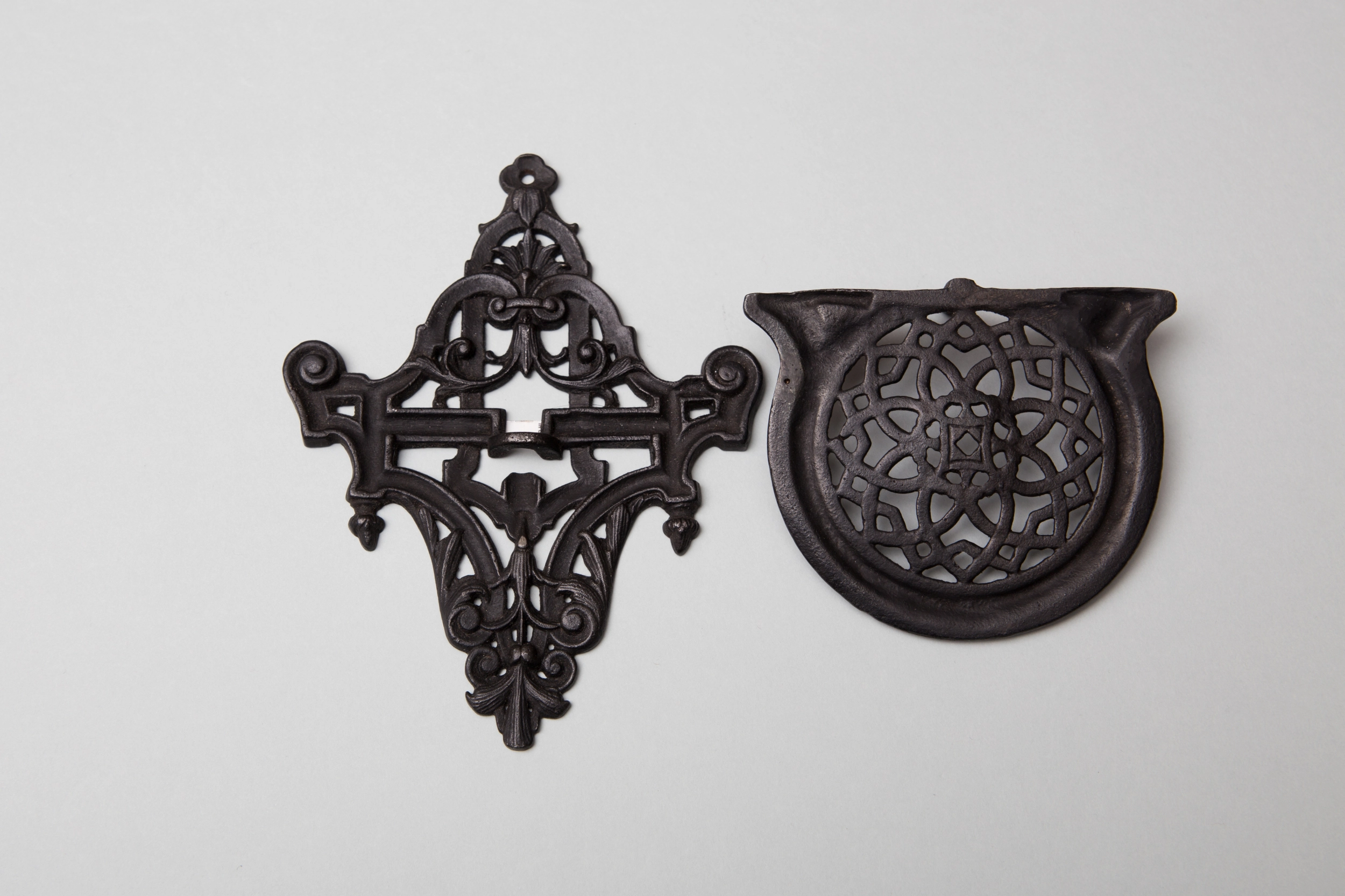 Cast shelf Kasli 