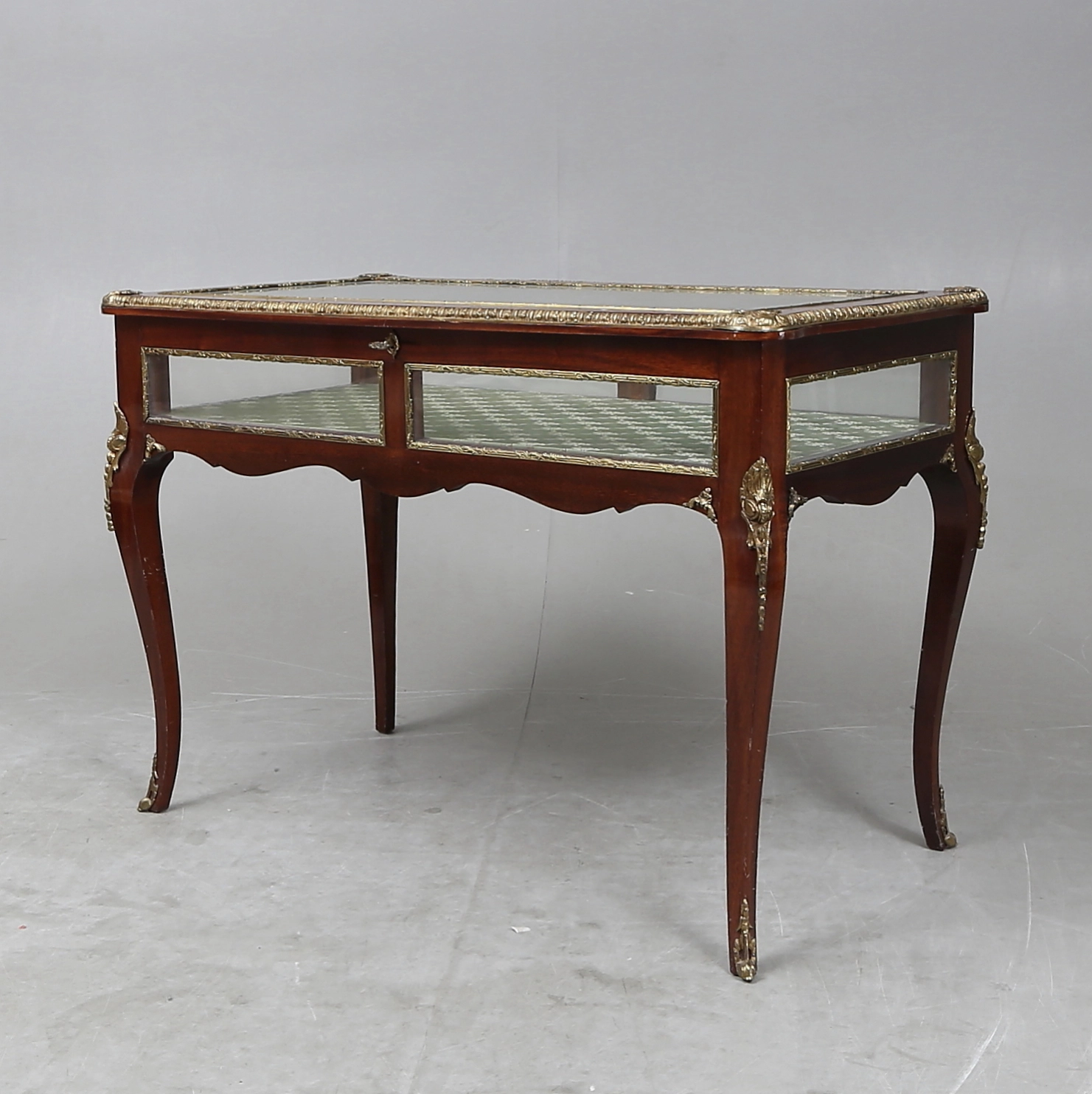 Table - Showcase