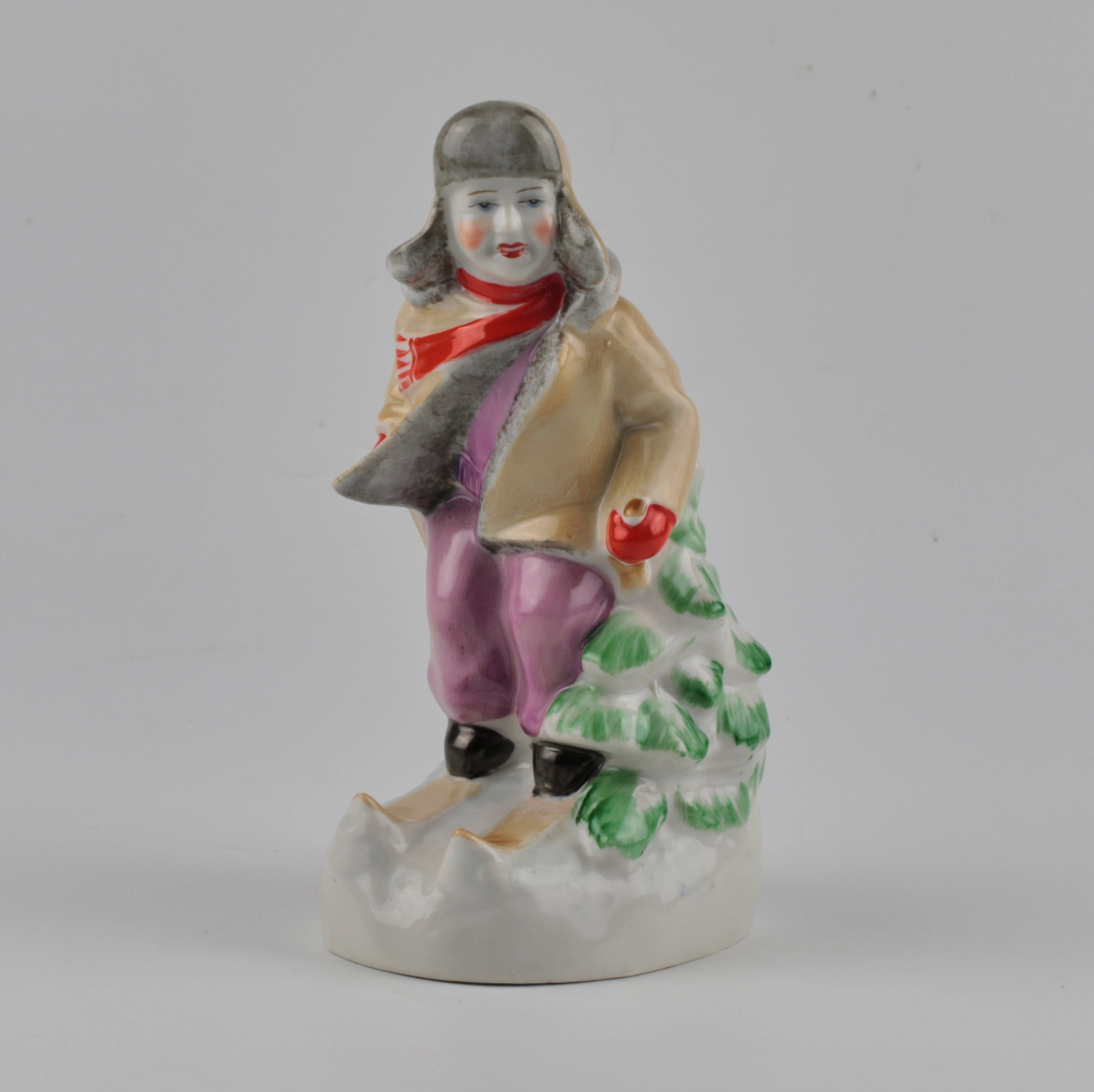 Usine de porcelaine de Riga. Skieur. Annees 50.