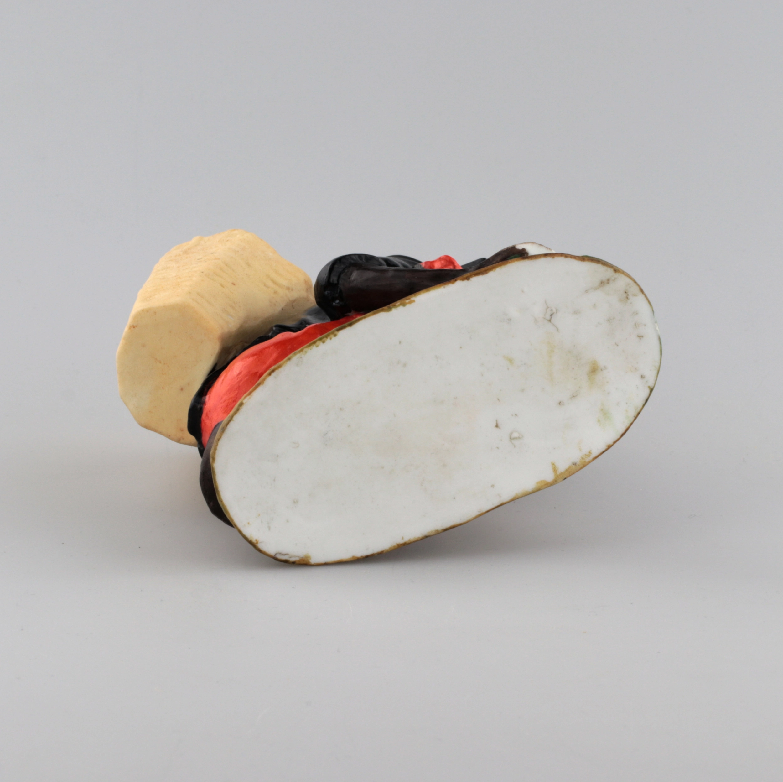 PORCELAIN FIGURE-CONTAINER MONKEY AS NAPOLEON. THURINGIA, GERMANY. LATE 19TH TO EARLY 20TH CENTURY.