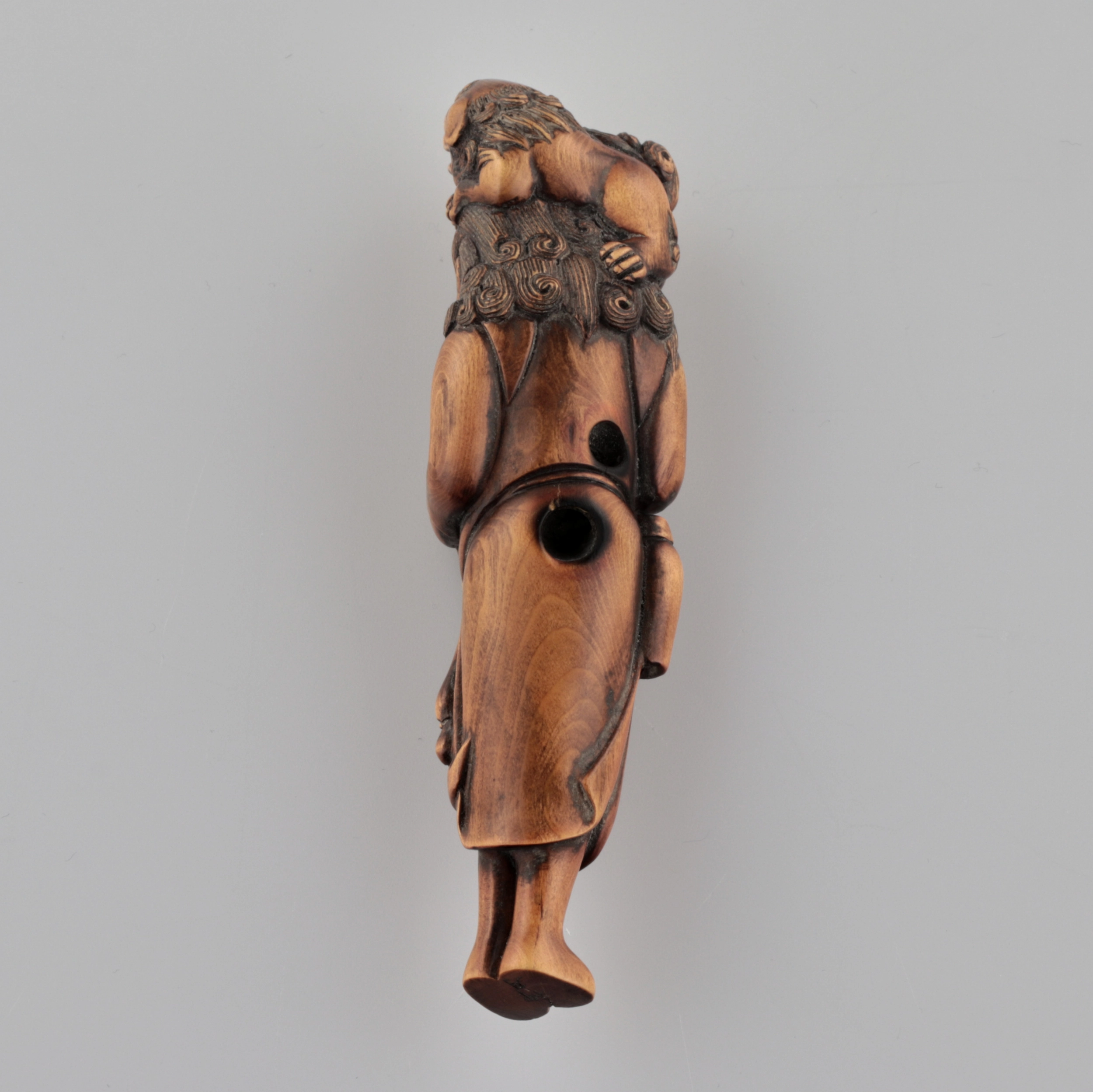 Netsuke en bois Voyageur avec un chien sur la tête style Tadakazu 1819 siècle.