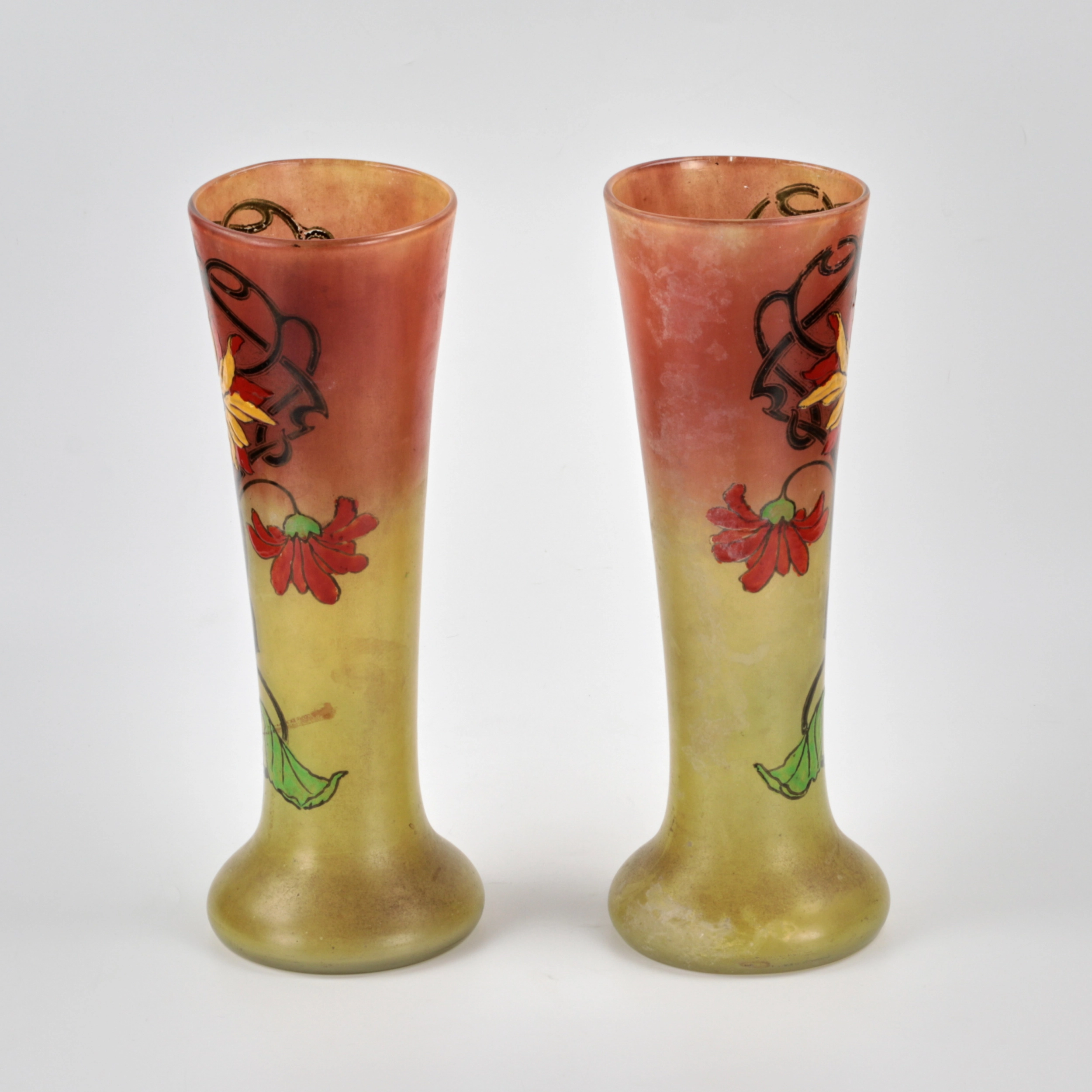 Paire de vases en verre Art Nouveau.