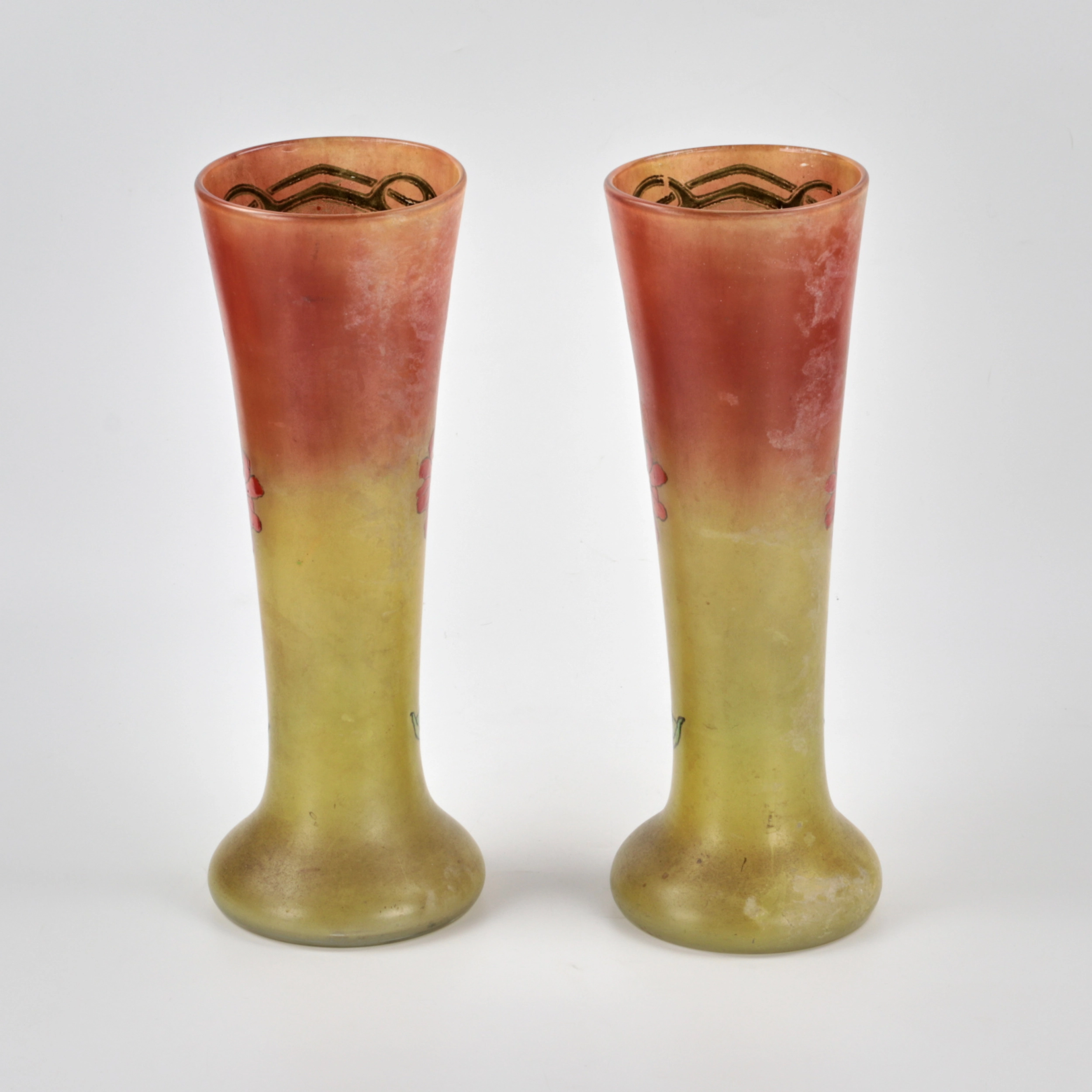 Paire de vases en verre Art Nouveau.