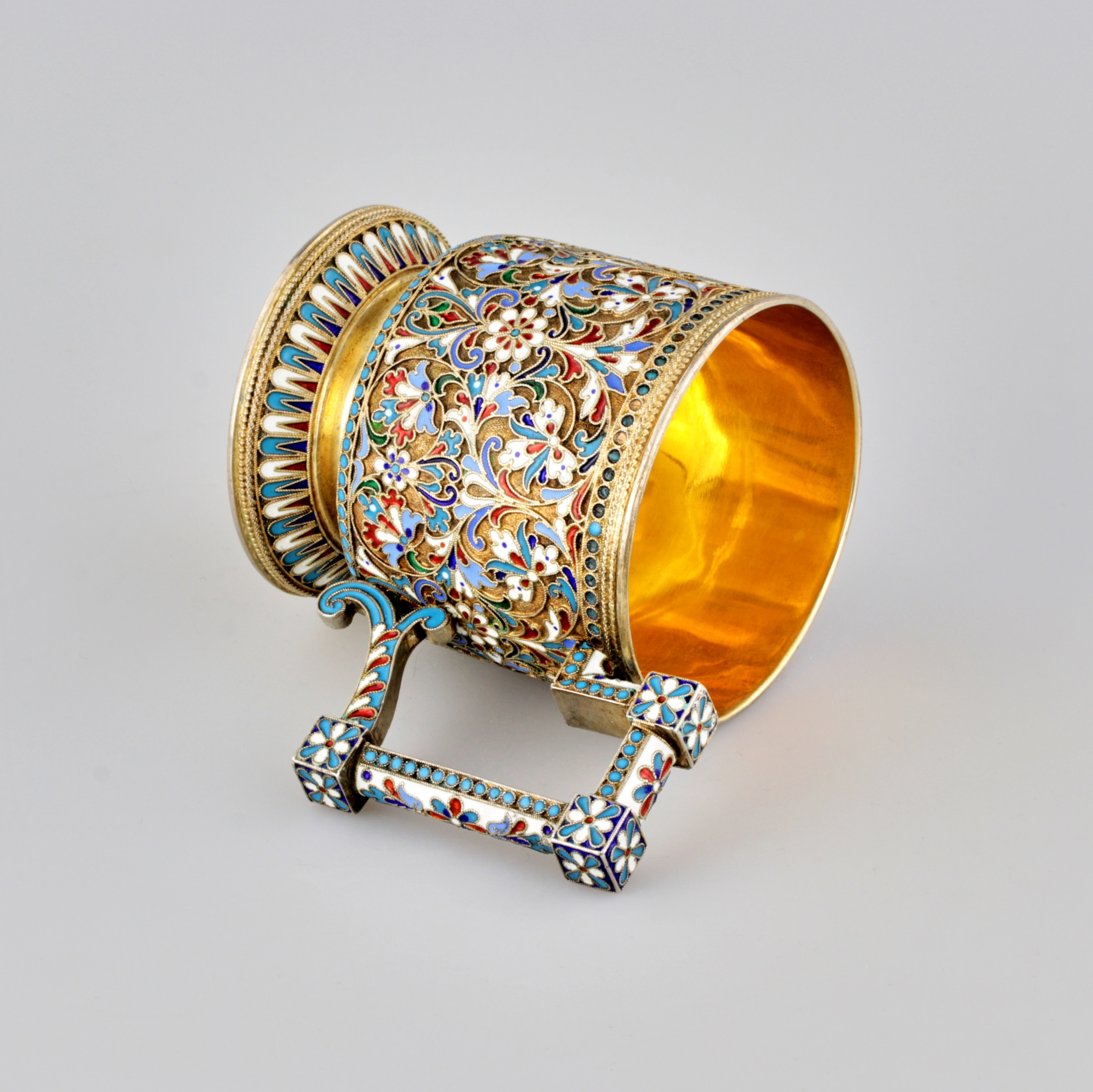 Porte-verre en argent en emaux. Russie royale.