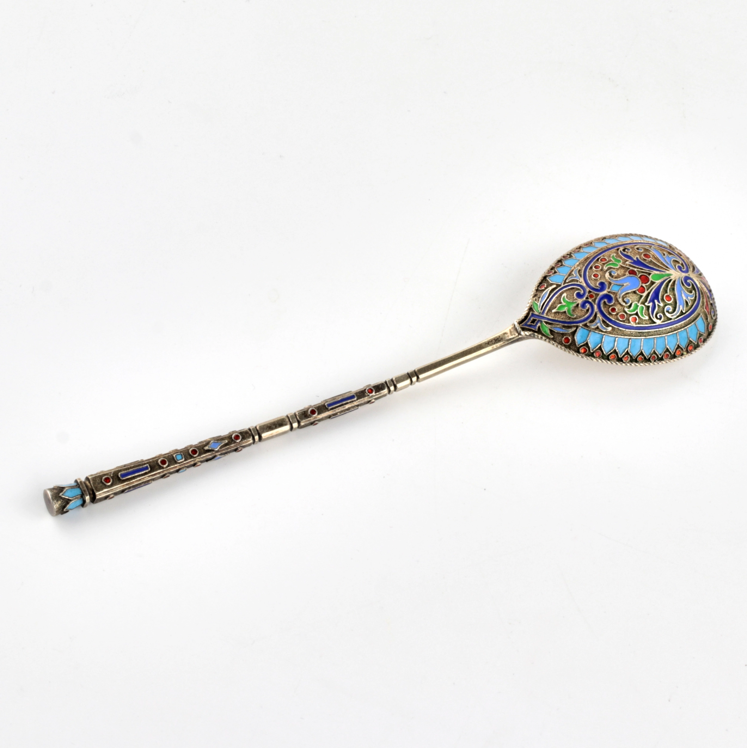 SET OF SIX CLOISONNÉ ENAMEL SILVER TEASPOONS IN A PRESENTATION CASE. GRACHEV BROTHERS RUSSIA, SAINT PETERSBURG, LAST QUARTER OF THE 19TH CENTURY