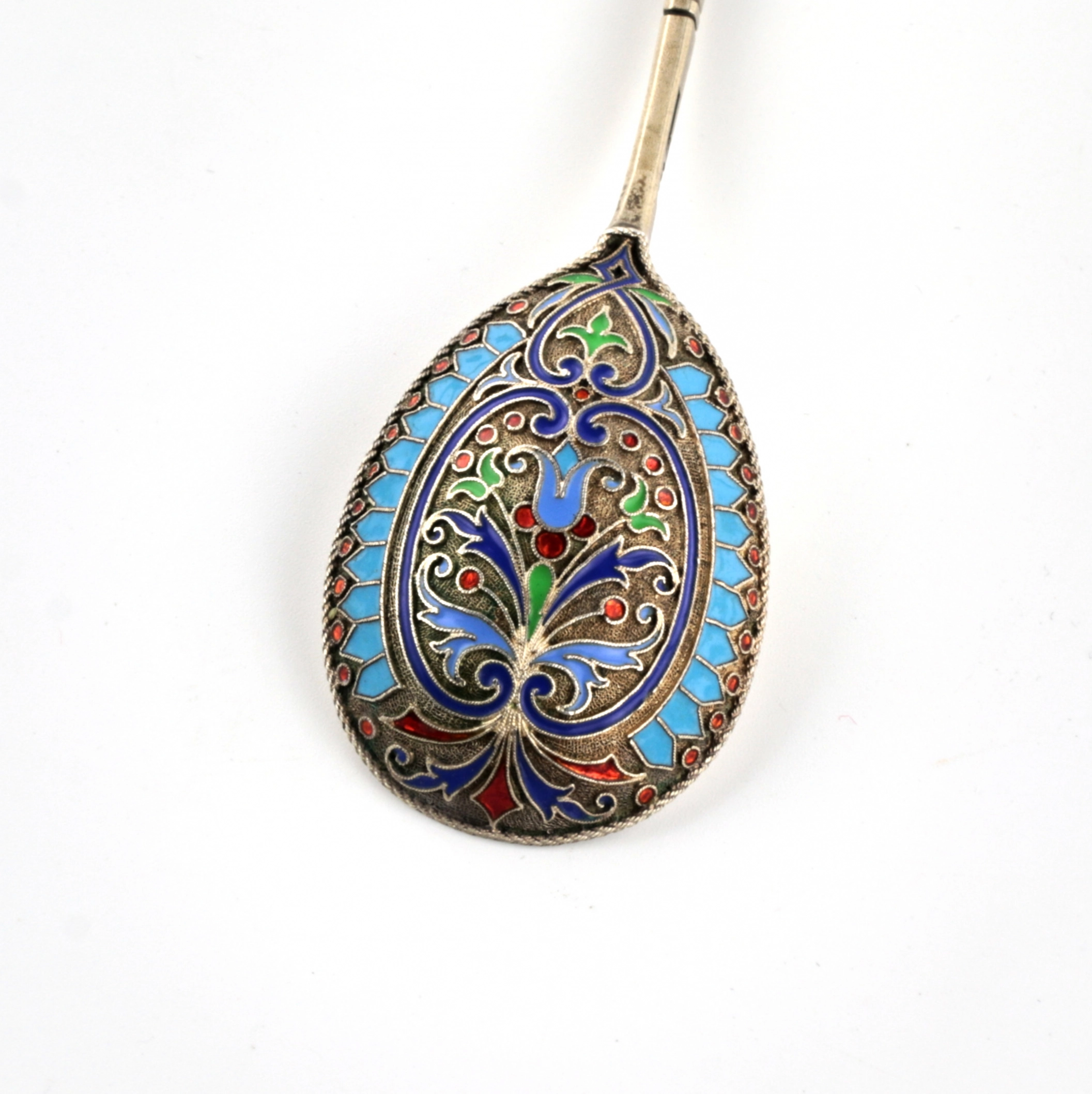 SET OF SIX CLOISONNÉ ENAMEL SILVER TEASPOONS IN A PRESENTATION CASE. GRACHEV BROTHERS RUSSIA, SAINT PETERSBURG, LAST QUARTER OF THE 19TH CENTURY