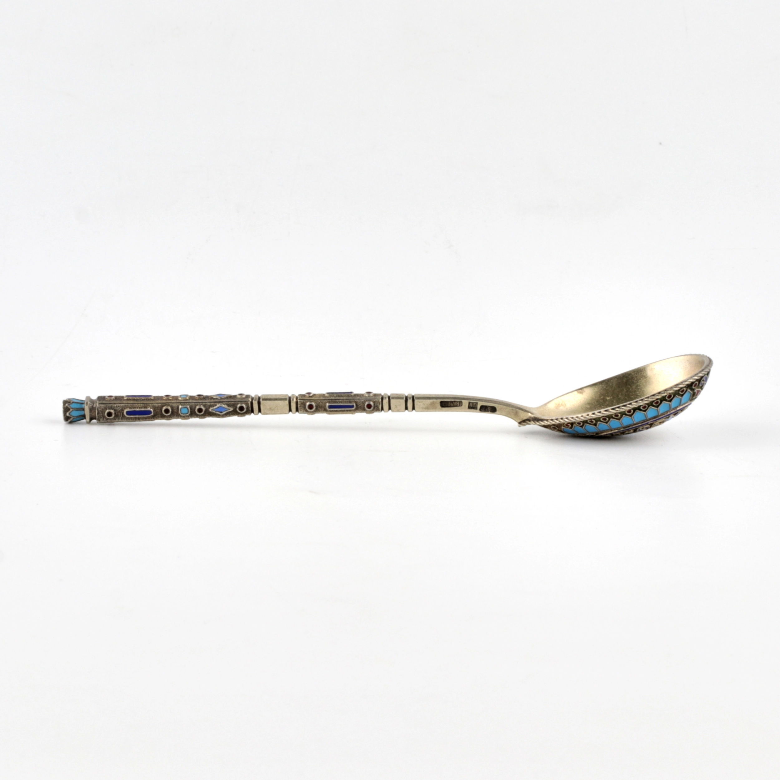 SET OF SIX CLOISONNÉ ENAMEL SILVER TEASPOONS IN A PRESENTATION CASE. GRACHEV BROTHERS RUSSIA, SAINT PETERSBURG, LAST QUARTER OF THE 19TH CENTURY
