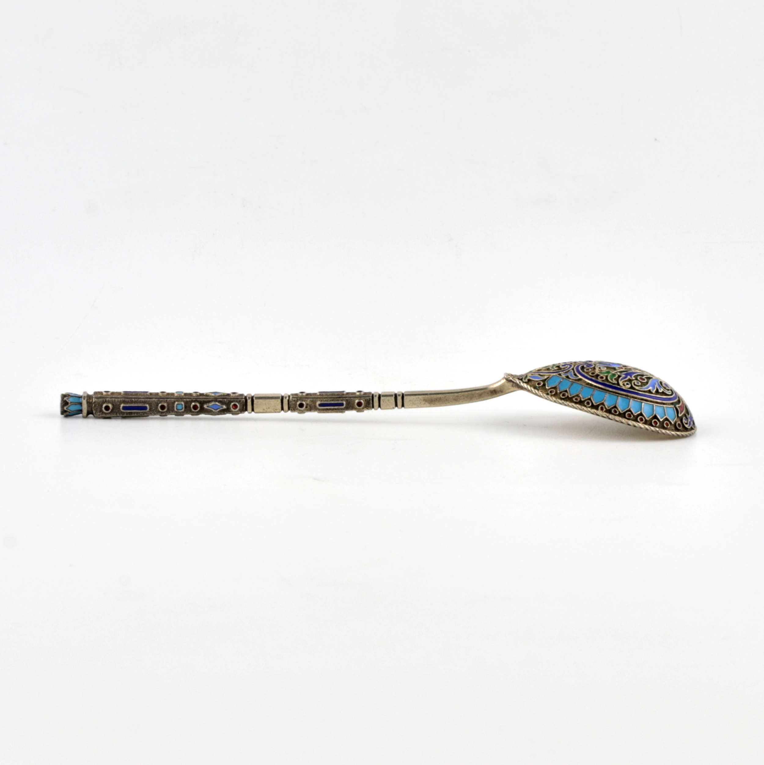 SET OF SIX CLOISONNÉ ENAMEL SILVER TEASPOONS IN A PRESENTATION CASE. GRACHEV BROTHERS RUSSIA, SAINT PETERSBURG, LAST QUARTER OF THE 19TH CENTURY