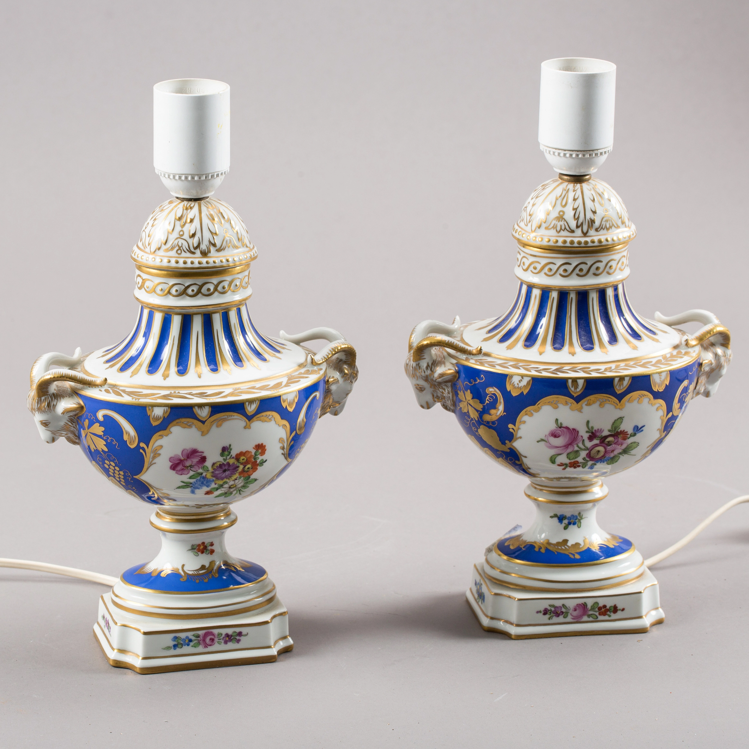 Paire de lampes en porcelaine