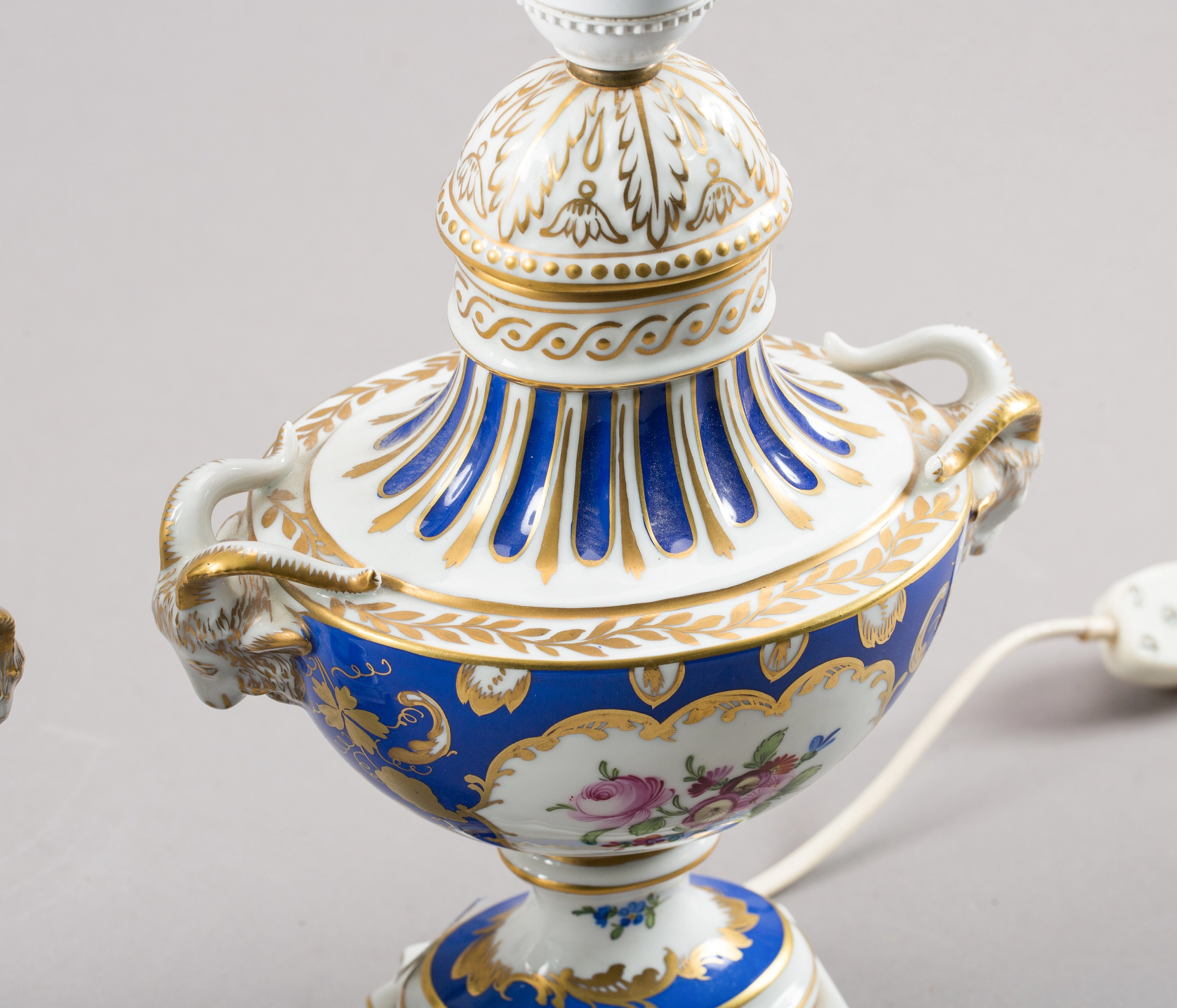 Paire de lampes en porcelaine