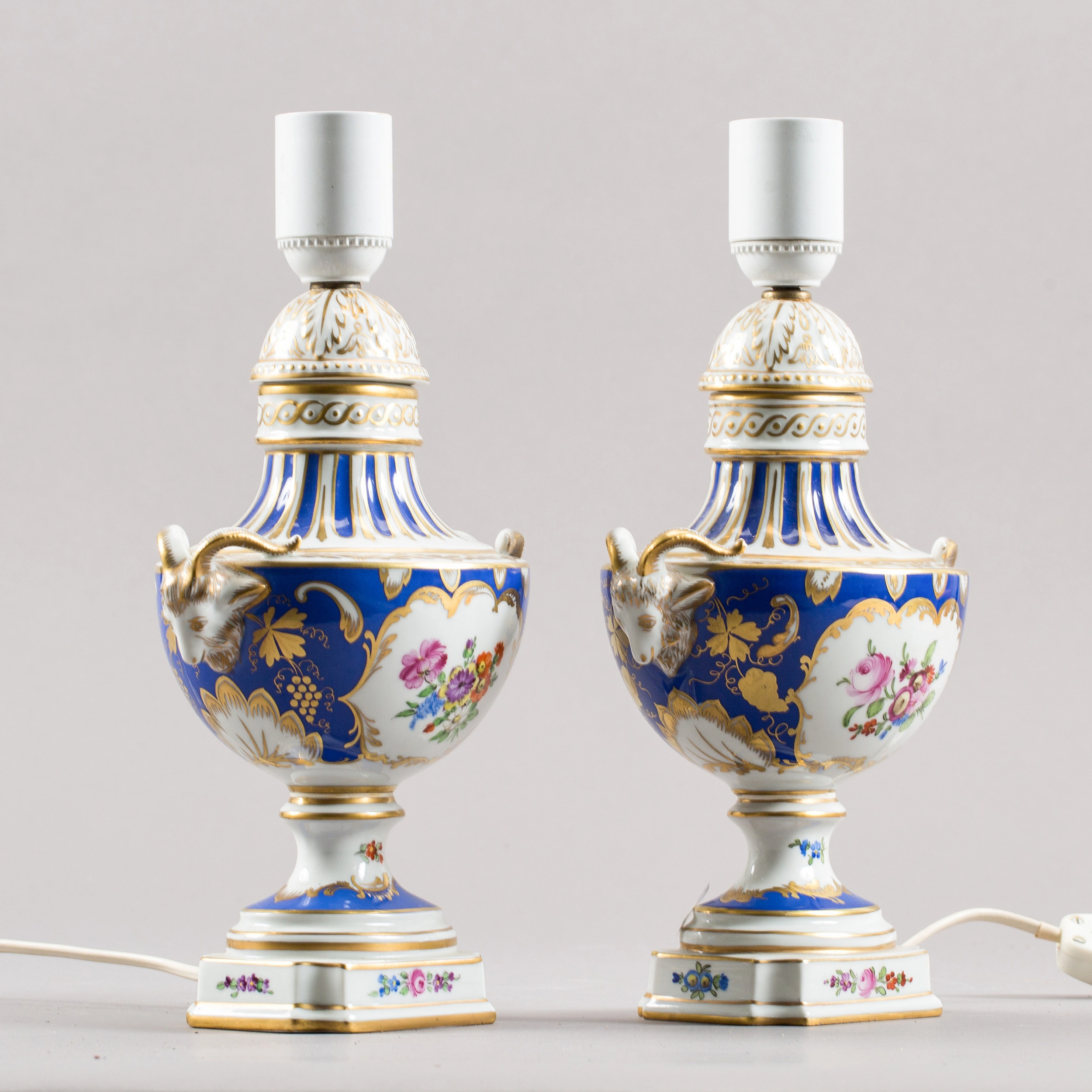Paire de lampes en porcelaine