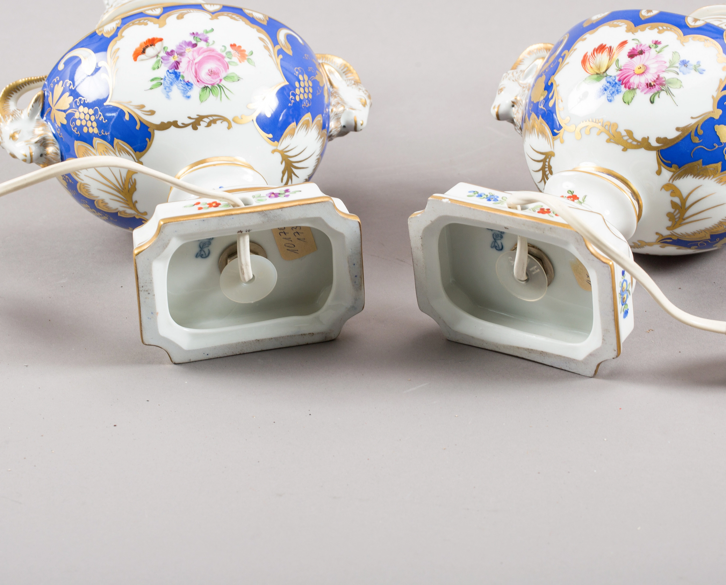 Paire de lampes en porcelaine
