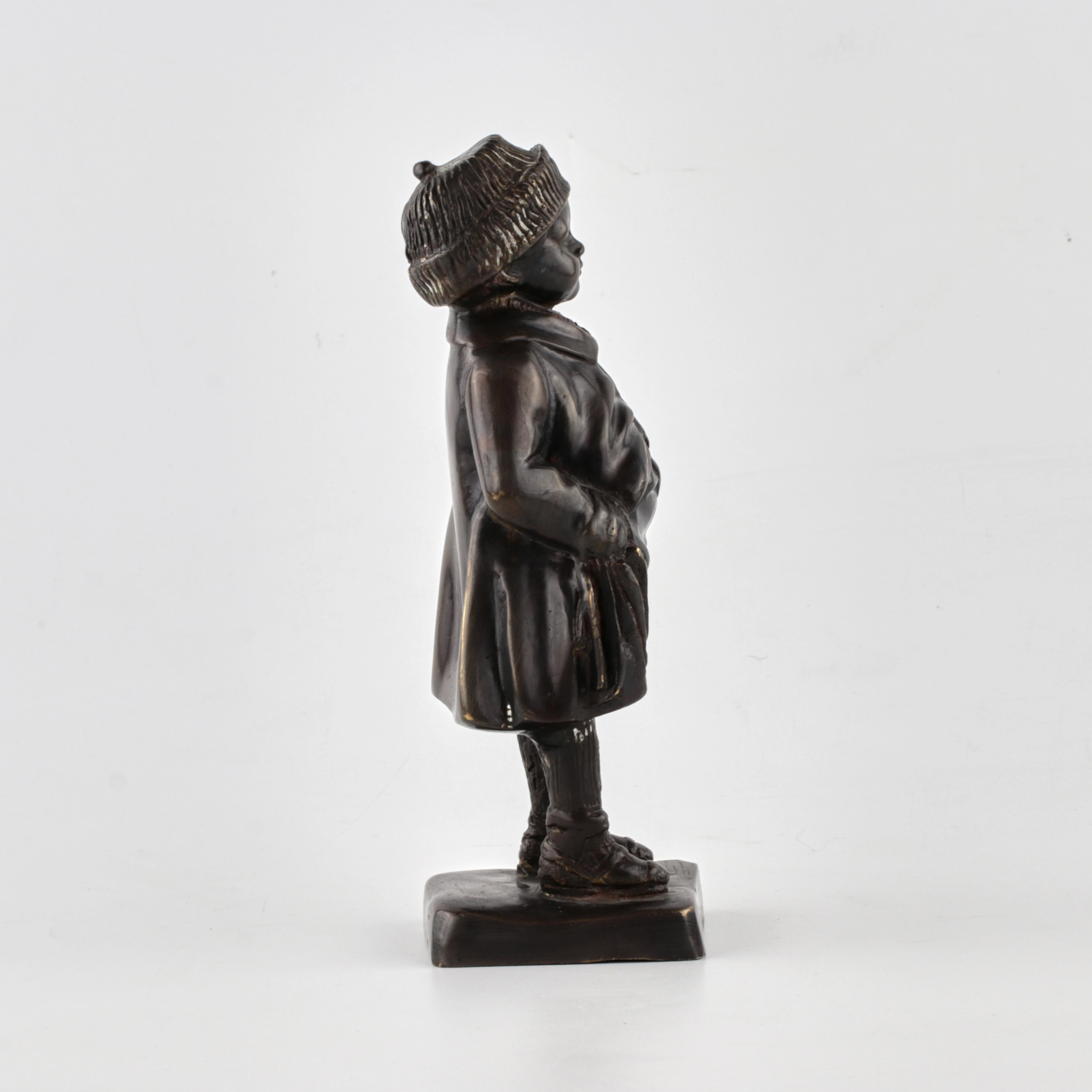 Statuette en bronze Garçon. 