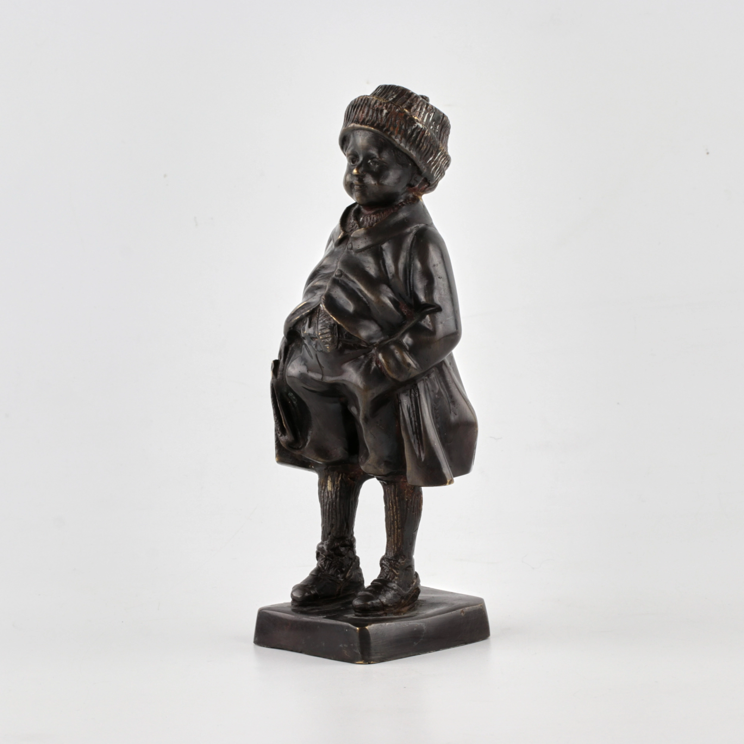 Statuette en bronze Garçon. 