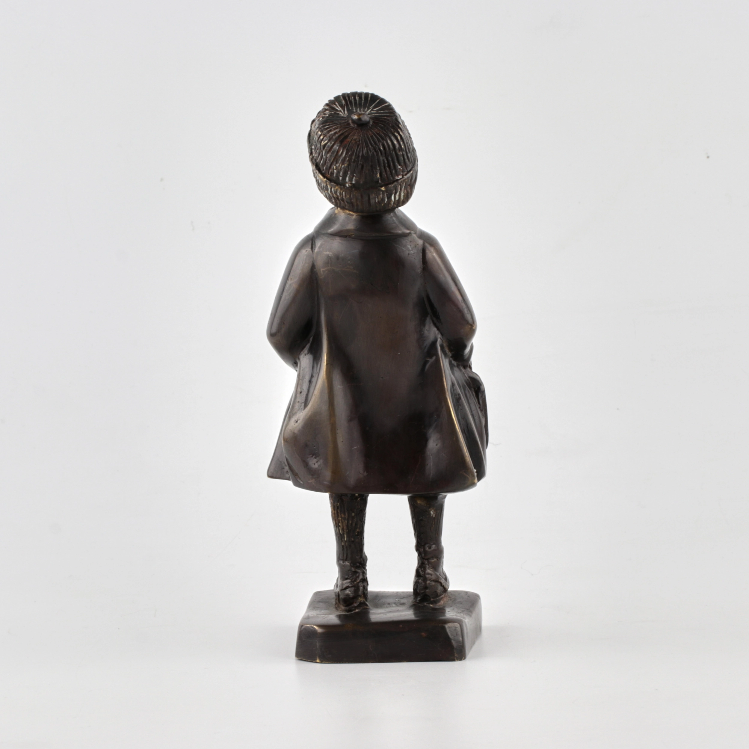 Statuette en bronze Garçon. 