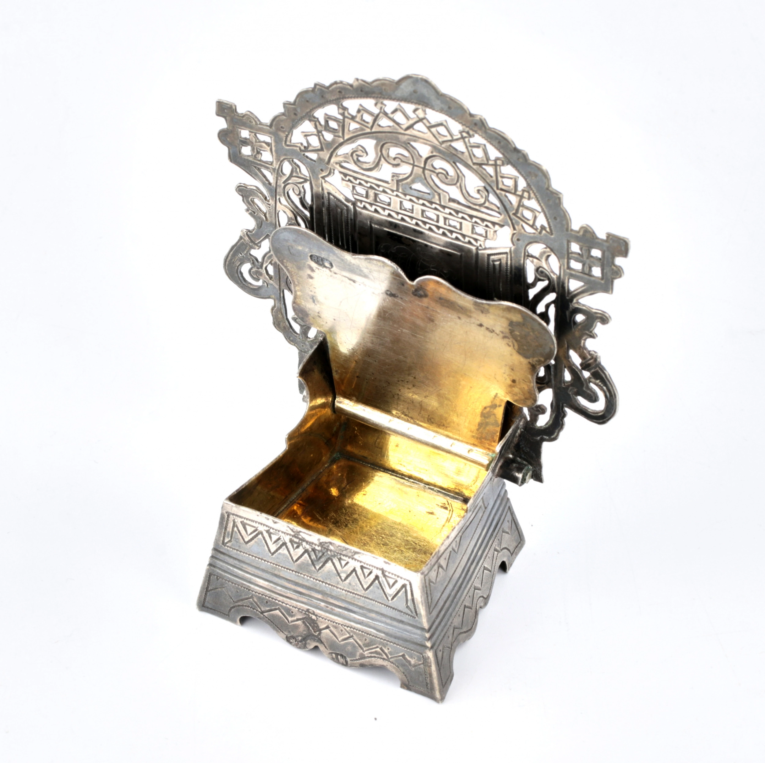 Silver salt shaker throne. 