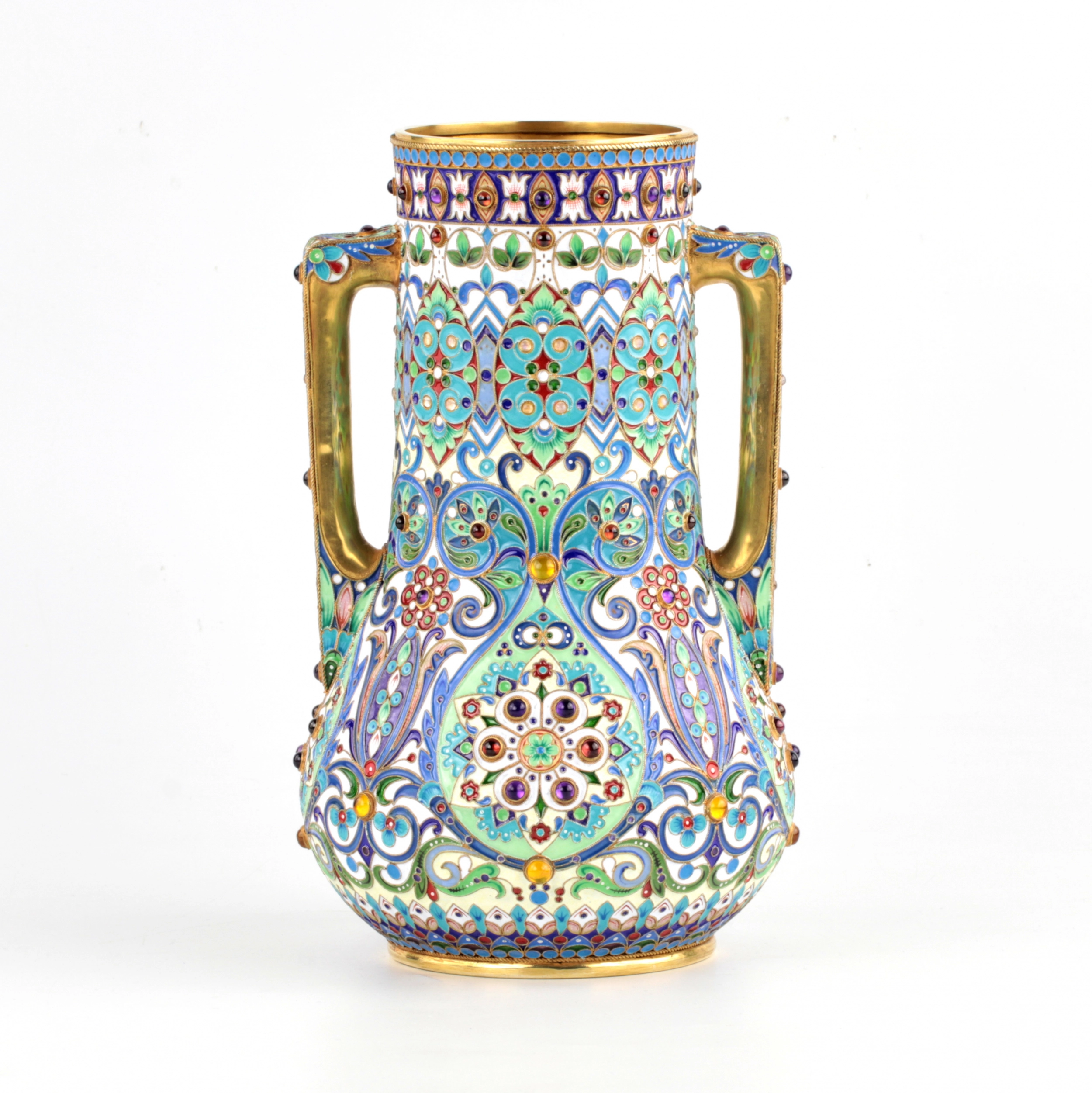 Vase en email cloisonne. 