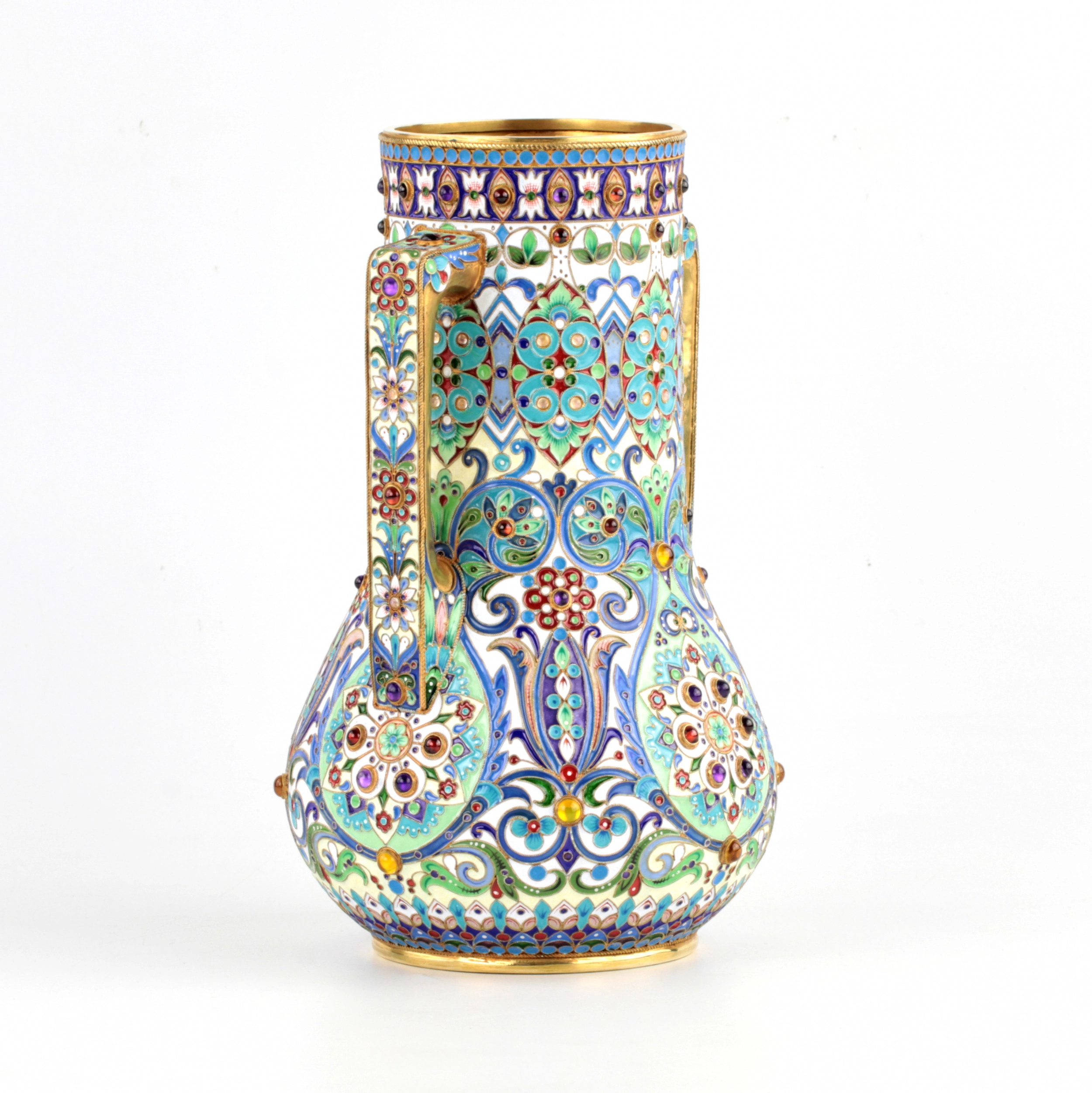 Vase en email cloisonne. 
