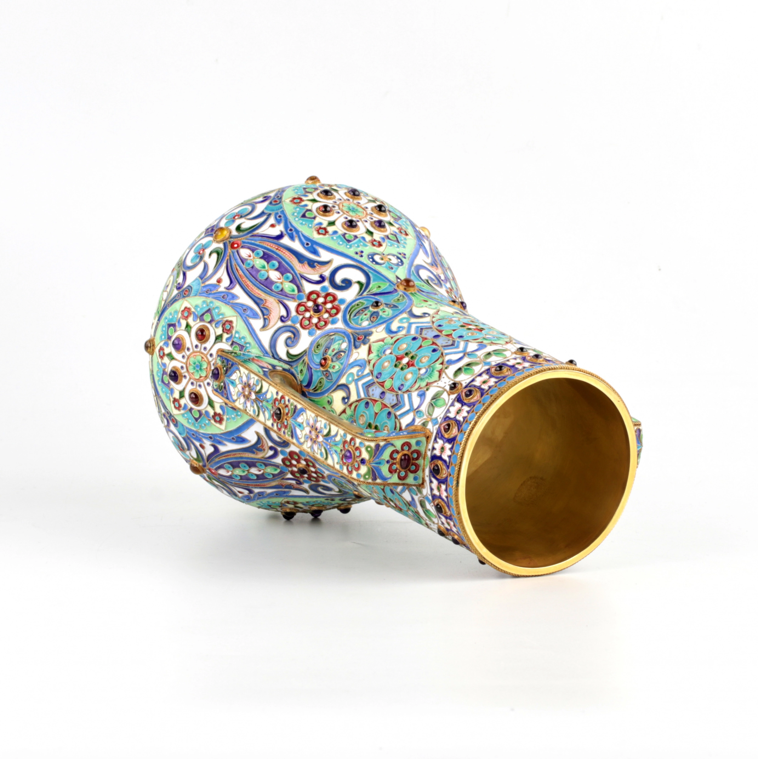 Vase en email cloisonne. 