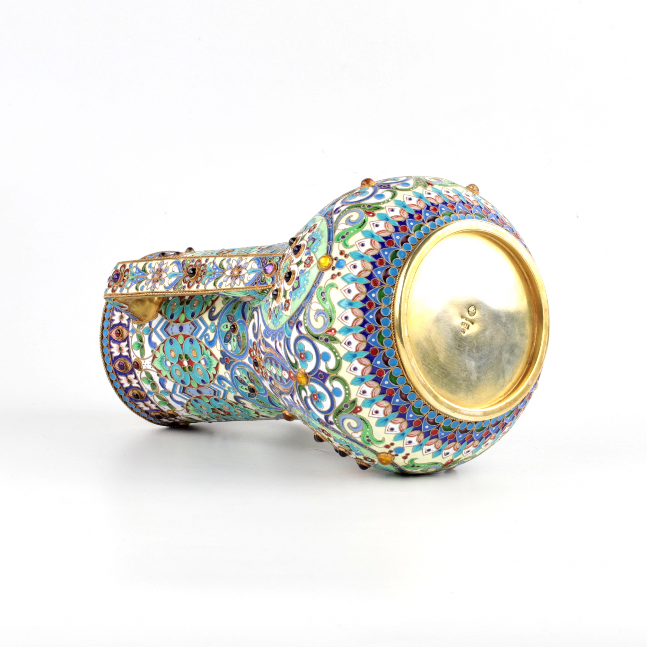 Vase en email cloisonne. 