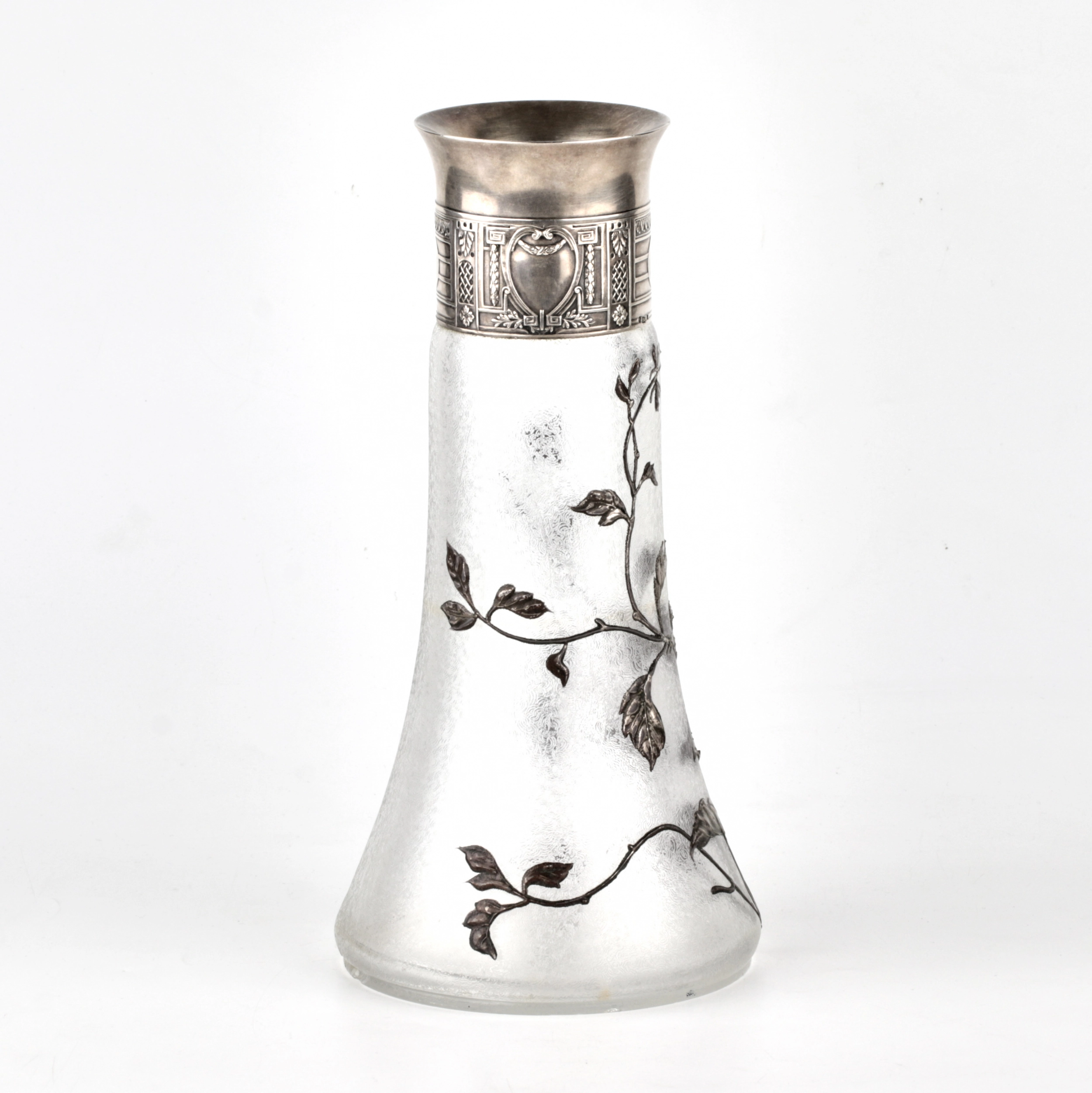 Un vase dans un cadre en argent. 2ème Artel. Empire russe. 