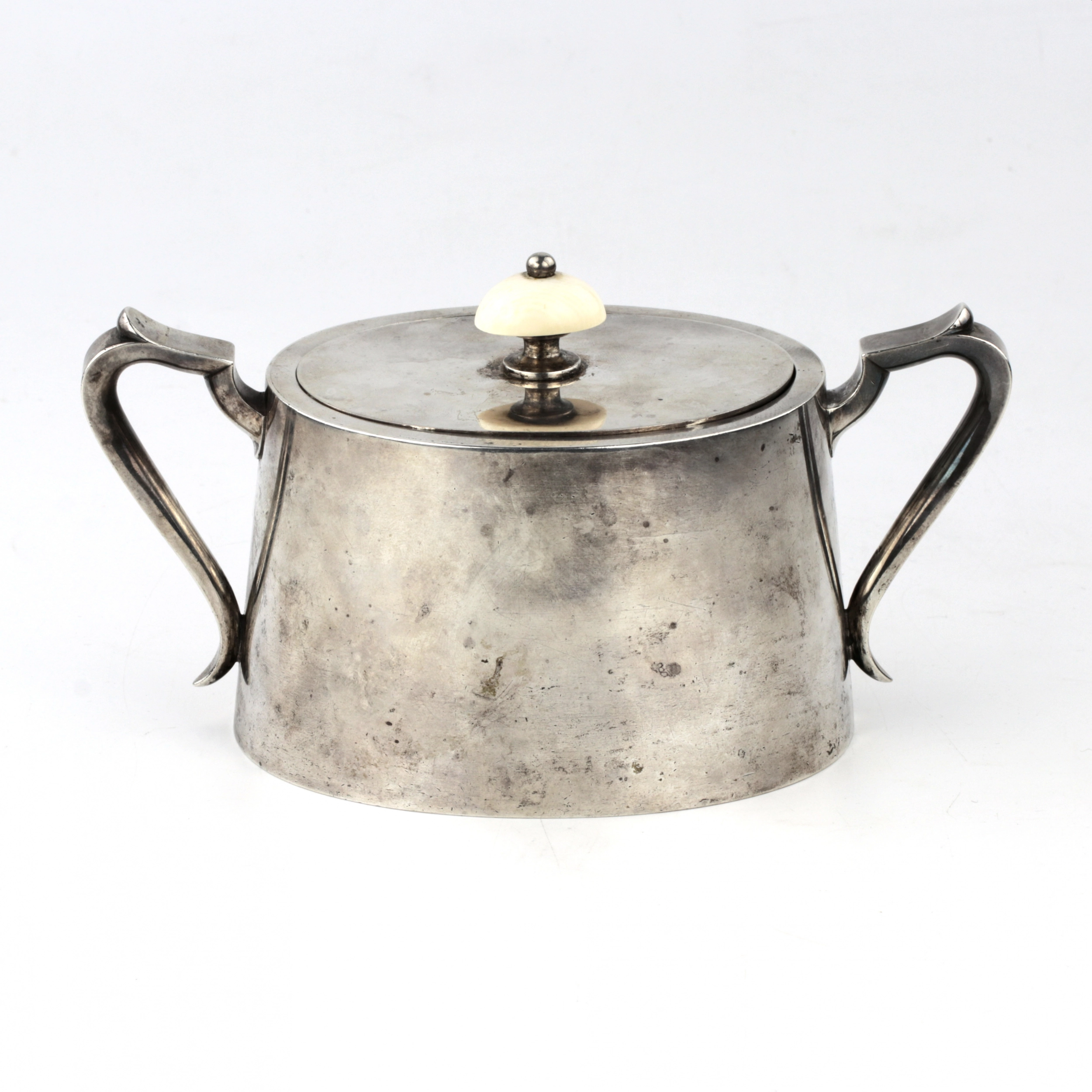 Sucrier Faberge en argent. 