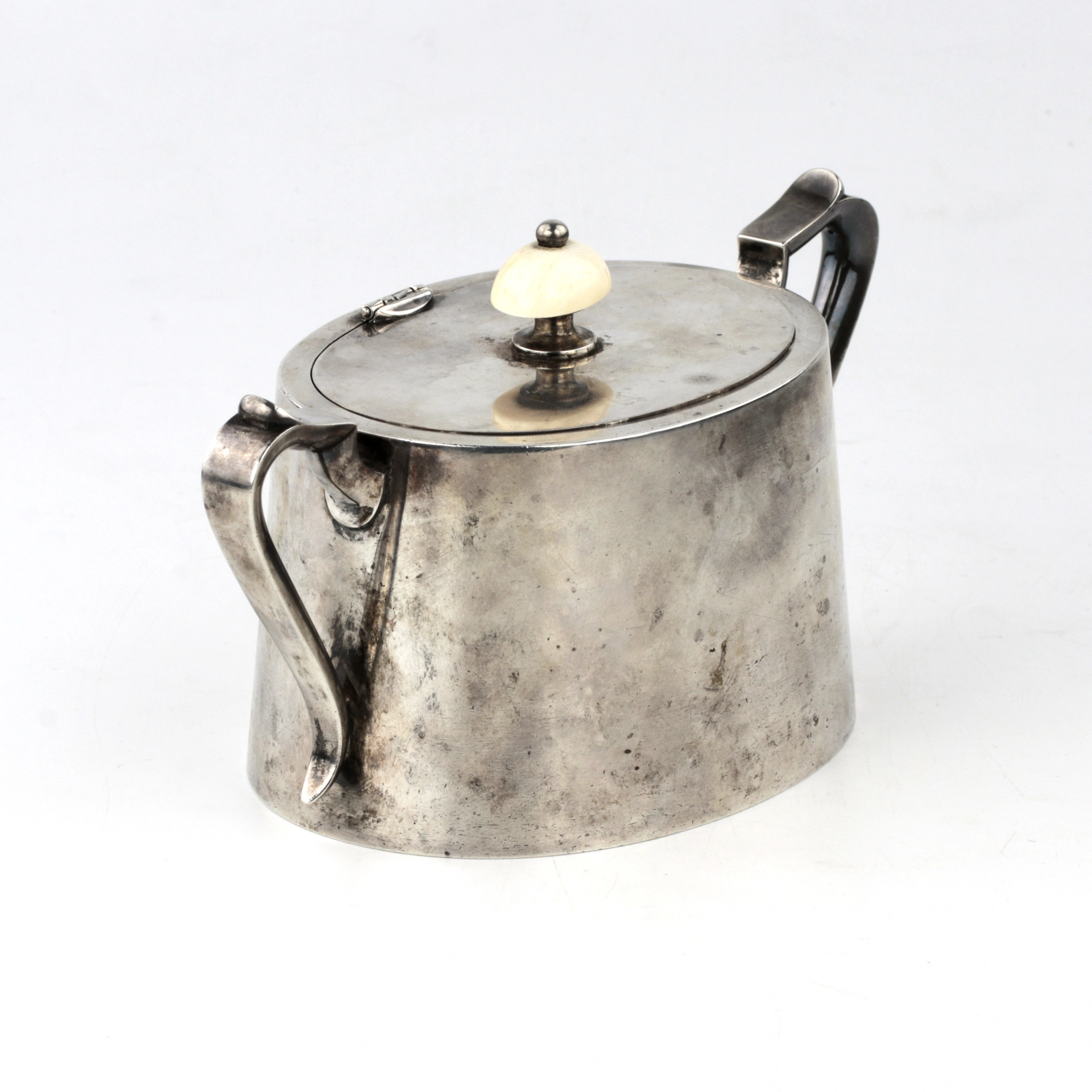 Sucrier Faberge en argent. 